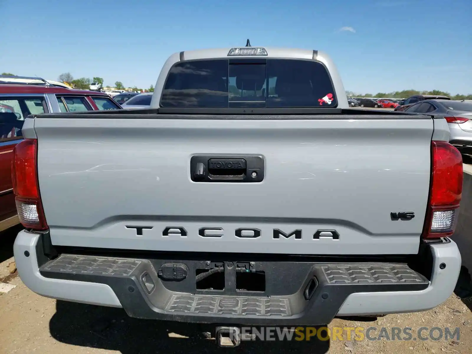 9 Photograph of a damaged car 3TMCZ5AN9KM241095 TOYOTA TACOMA 2019