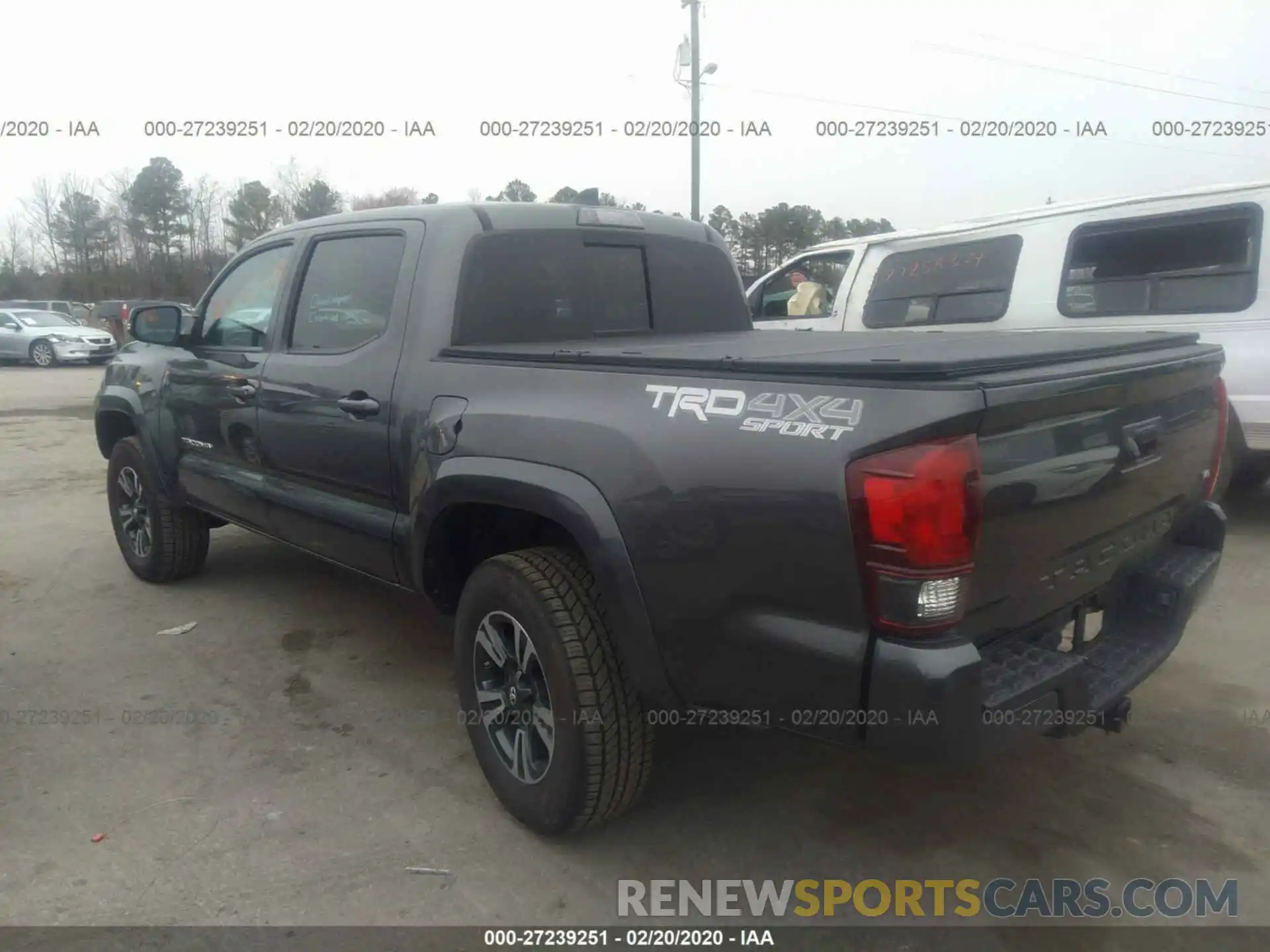 3 Фотография поврежденного автомобиля 3TMCZ5AN9KM243414 TOYOTA TACOMA 2019