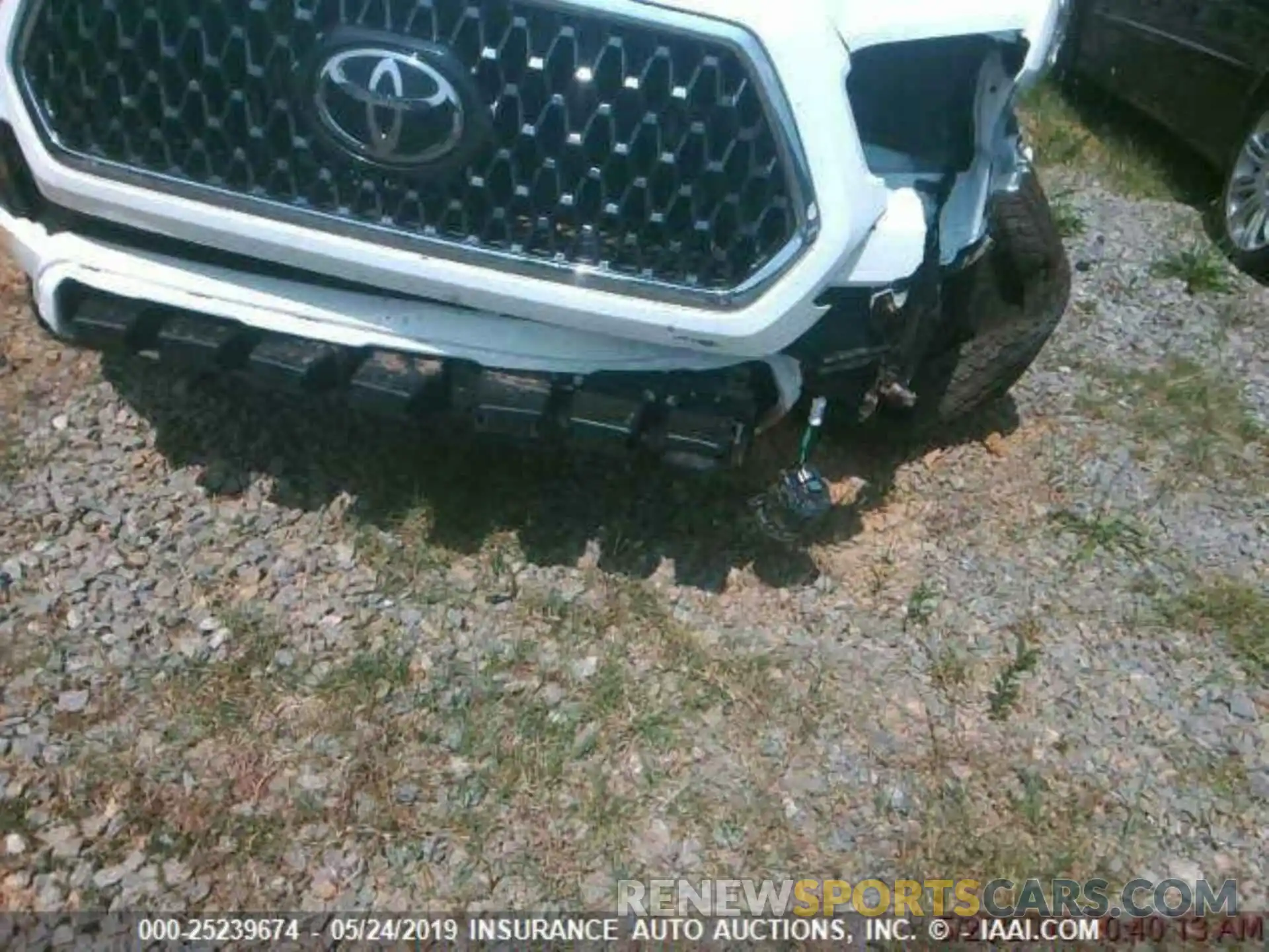 4 Photograph of a damaged car 3TMCZ5AN9KM247124 TOYOTA TACOMA 2019