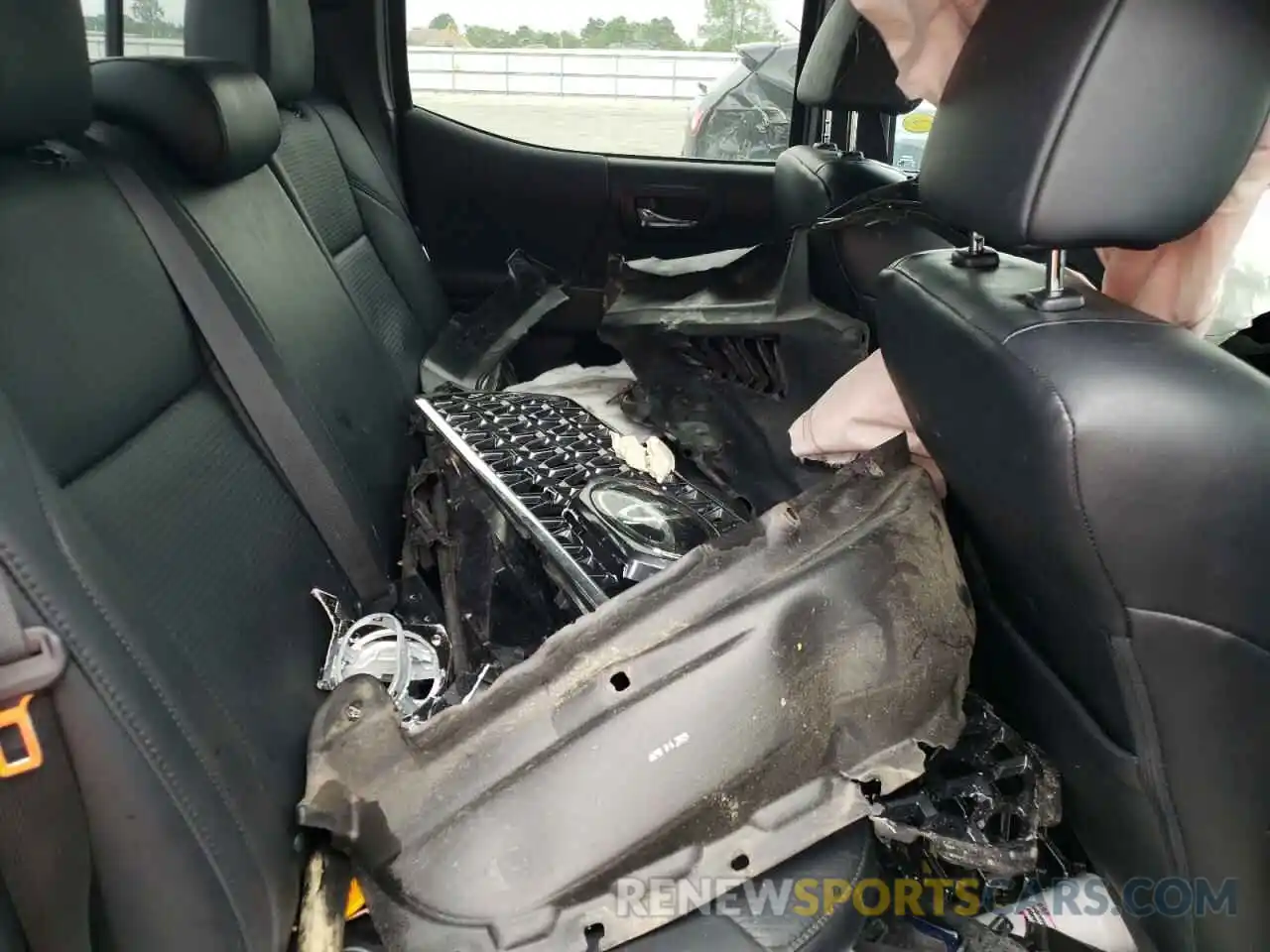 6 Photograph of a damaged car 3TMCZ5AN9KM252128 TOYOTA TACOMA 2019