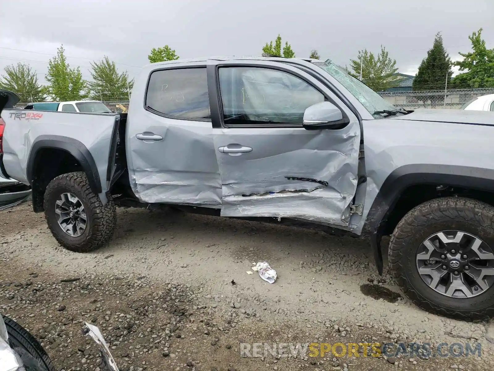 9 Photograph of a damaged car 3TMCZ5AN9KM252629 TOYOTA TACOMA 2019