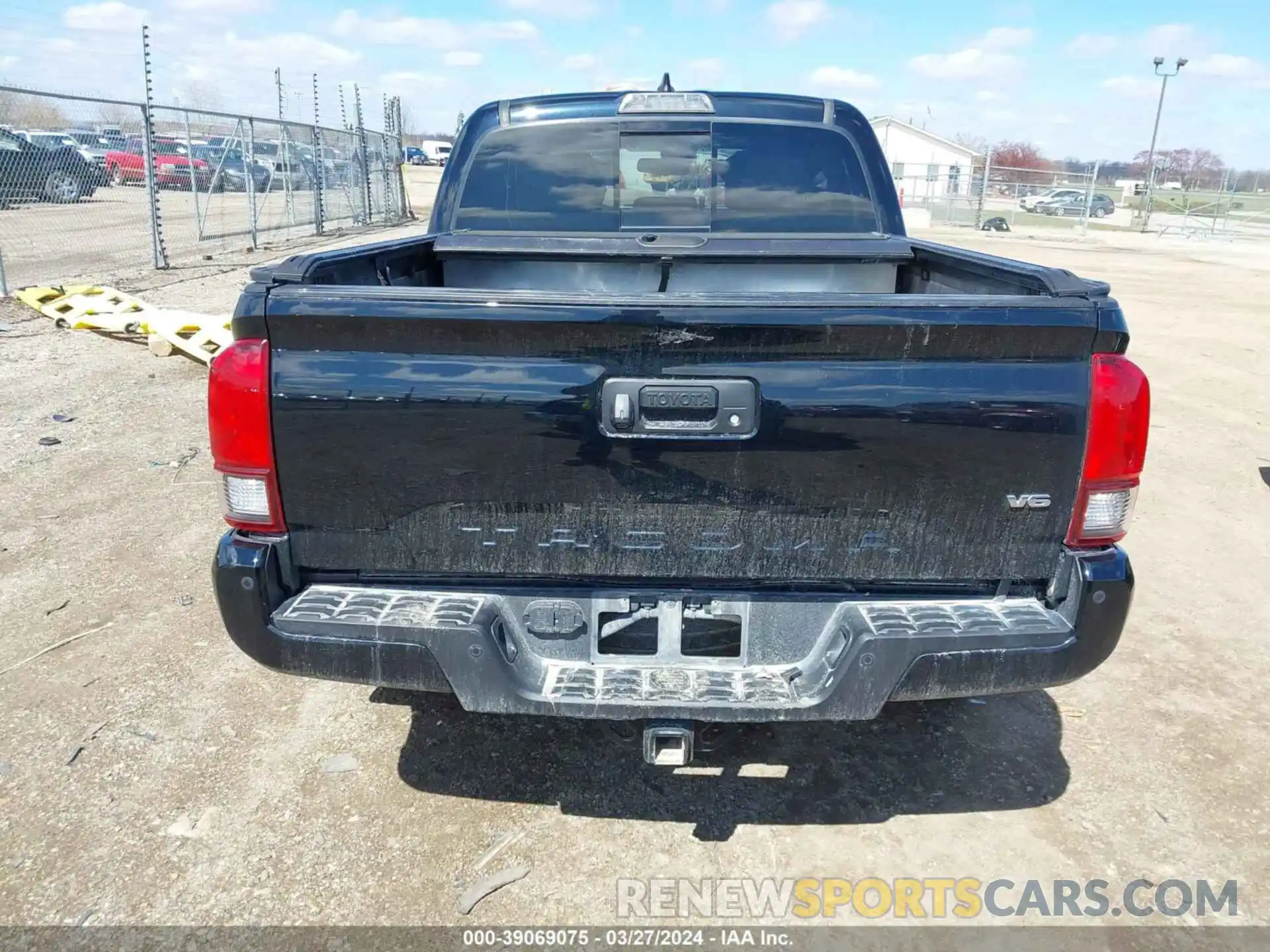 15 Photograph of a damaged car 3TMCZ5AN9KM270404 TOYOTA TACOMA 2019