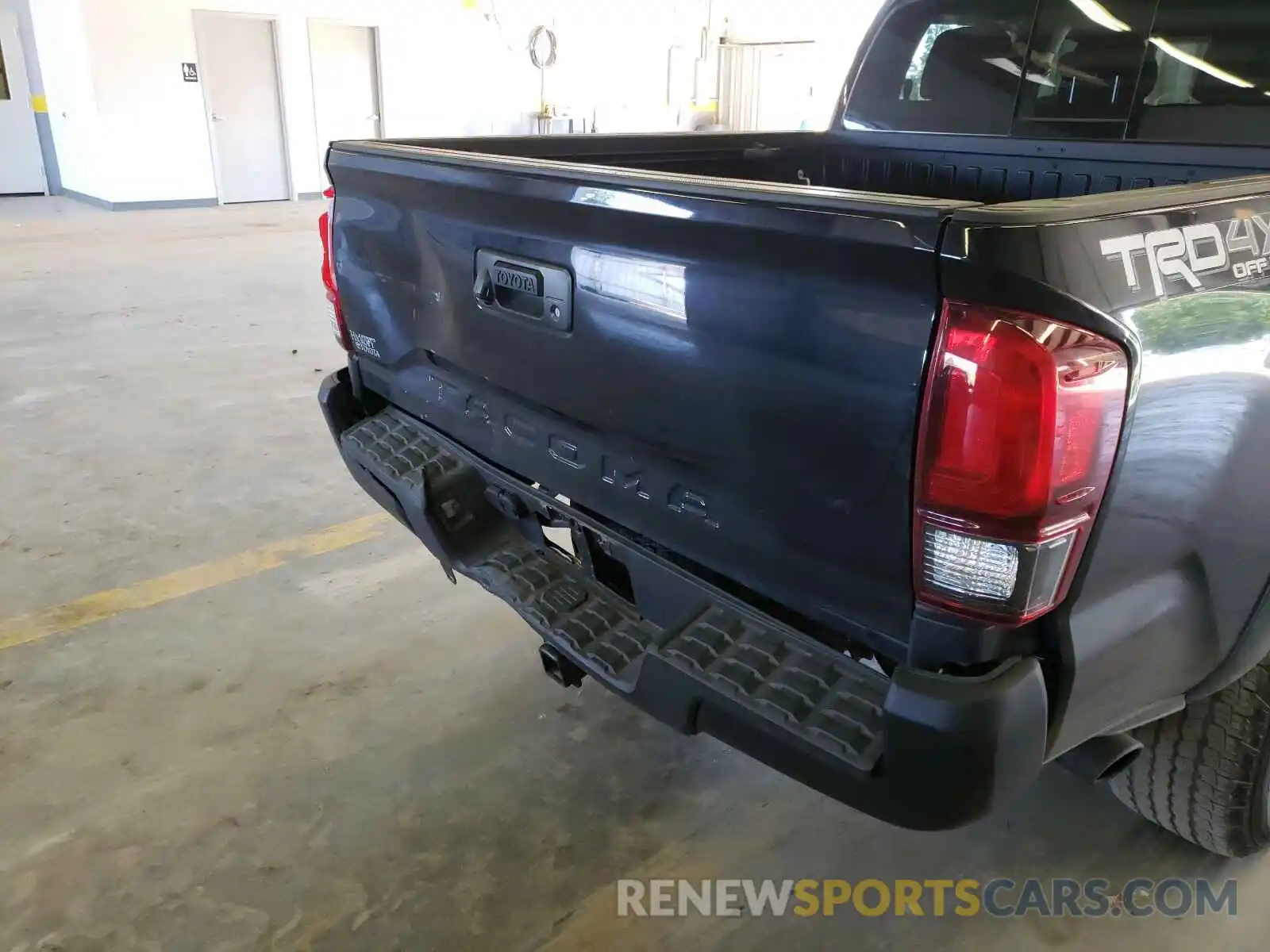 9 Photograph of a damaged car 3TMCZ5AN9KM275652 TOYOTA TACOMA 2019