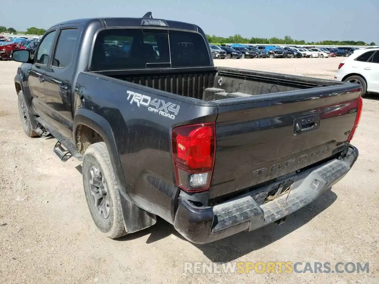 3 Фотография поврежденного автомобиля 3TMCZ5AN9KM285999 TOYOTA TACOMA 2019