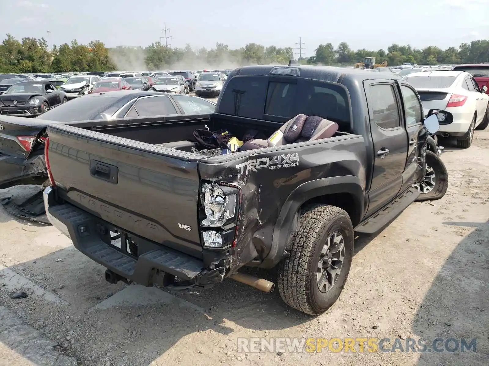 4 Photograph of a damaged car 3TMCZ5ANXKM195342 TOYOTA TACOMA 2019