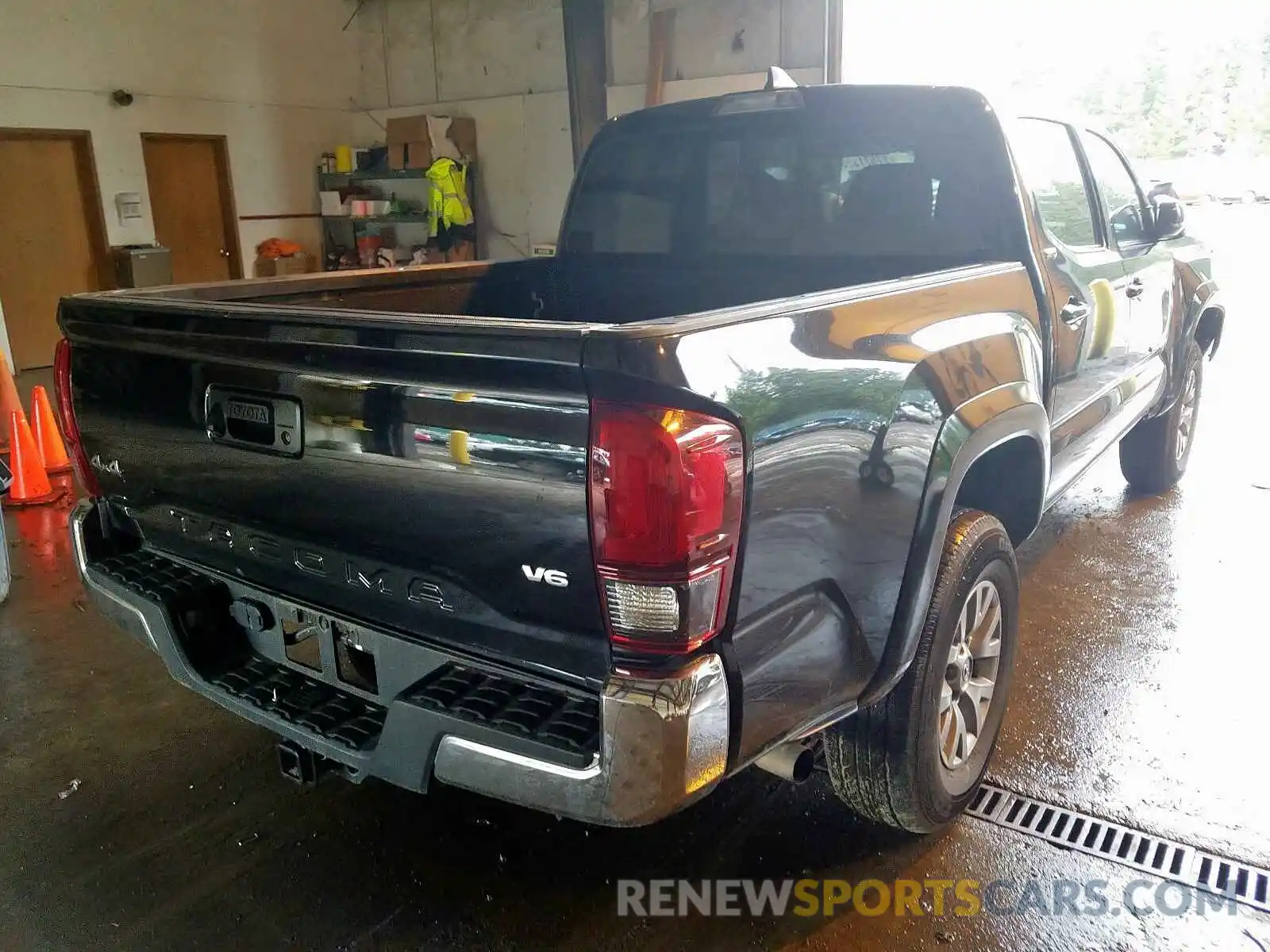 4 Photograph of a damaged car 3TMCZ5ANXKM200460 TOYOTA TACOMA 2019