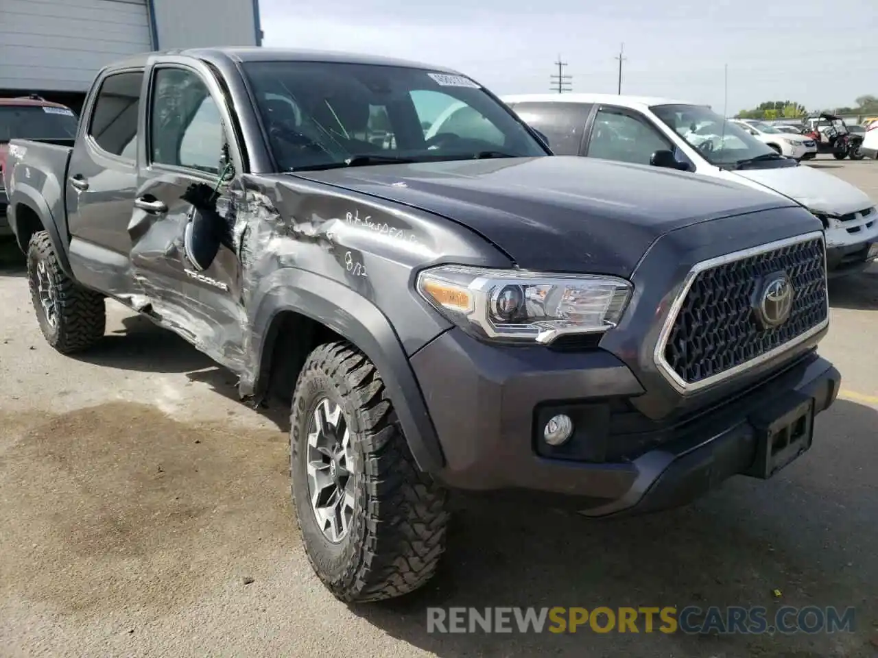 1 Photograph of a damaged car 3TMCZ5ANXKM204461 TOYOTA TACOMA 2019