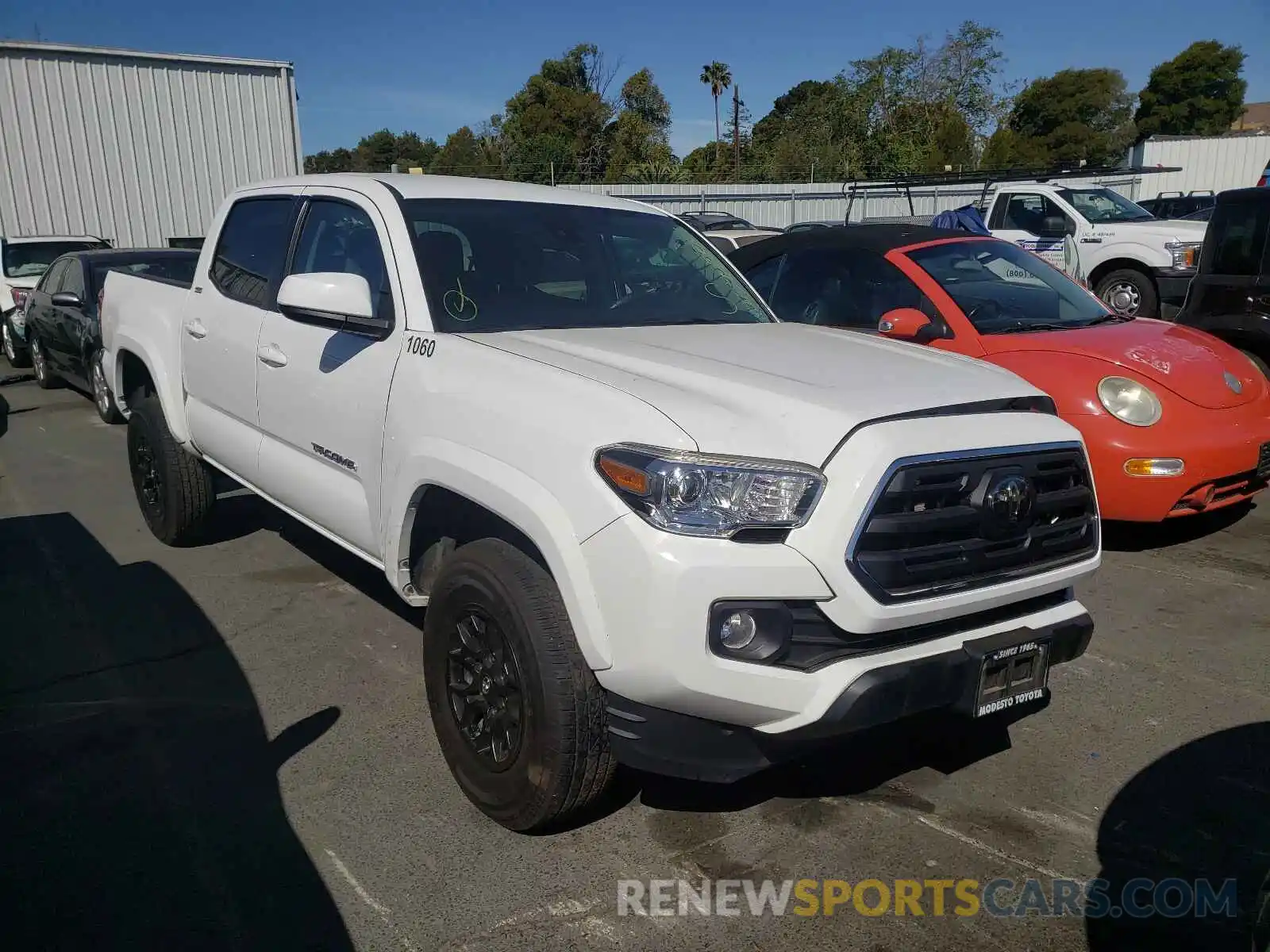 1 Photograph of a damaged car 3TMCZ5ANXKM204637 TOYOTA TACOMA 2019