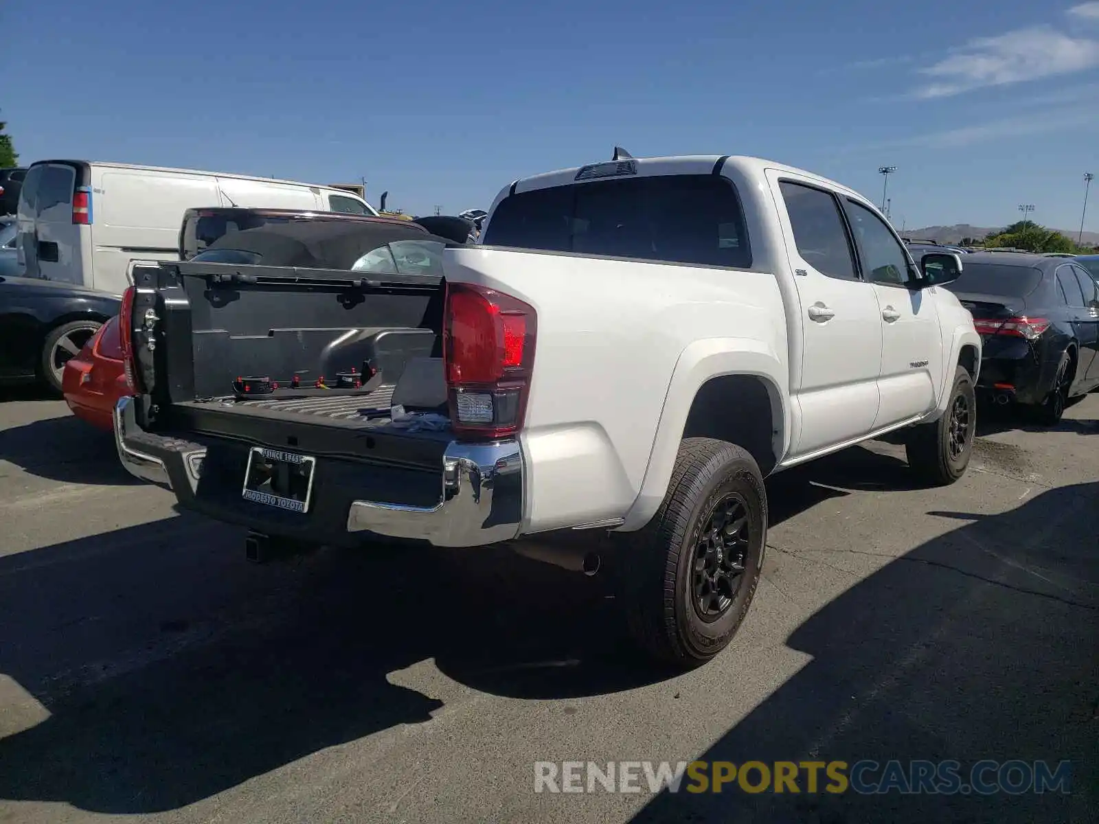 4 Photograph of a damaged car 3TMCZ5ANXKM204637 TOYOTA TACOMA 2019