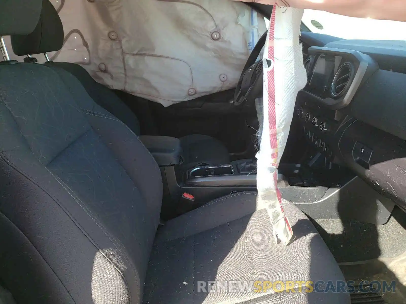 5 Photograph of a damaged car 3TMCZ5ANXKM223883 TOYOTA TACOMA 2019