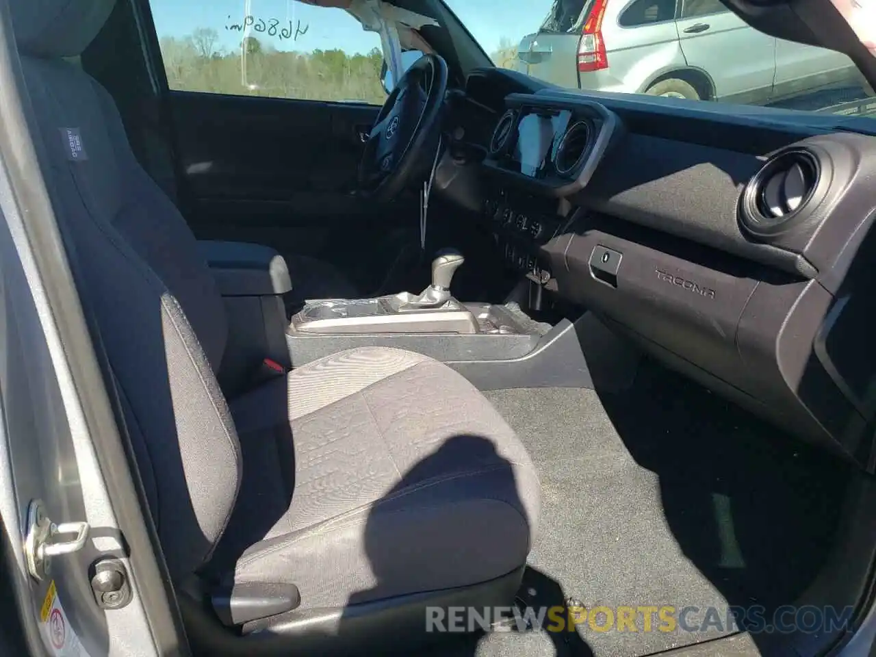 5 Photograph of a damaged car 3TMCZ5ANXKM261484 TOYOTA TACOMA 2019