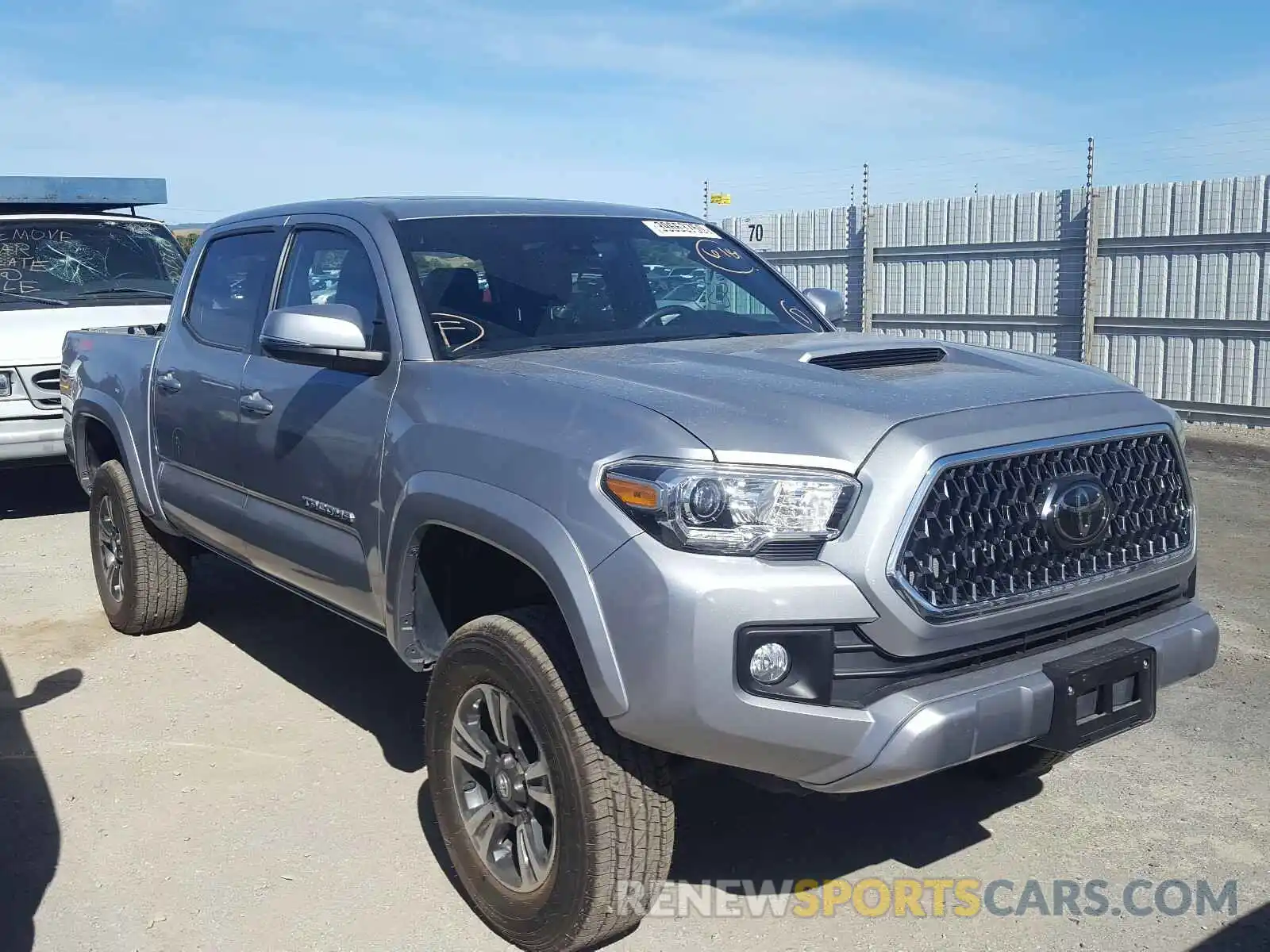 1 Фотография поврежденного автомобиля 3TMCZ5ANXKM269701 TOYOTA TACOMA 2019