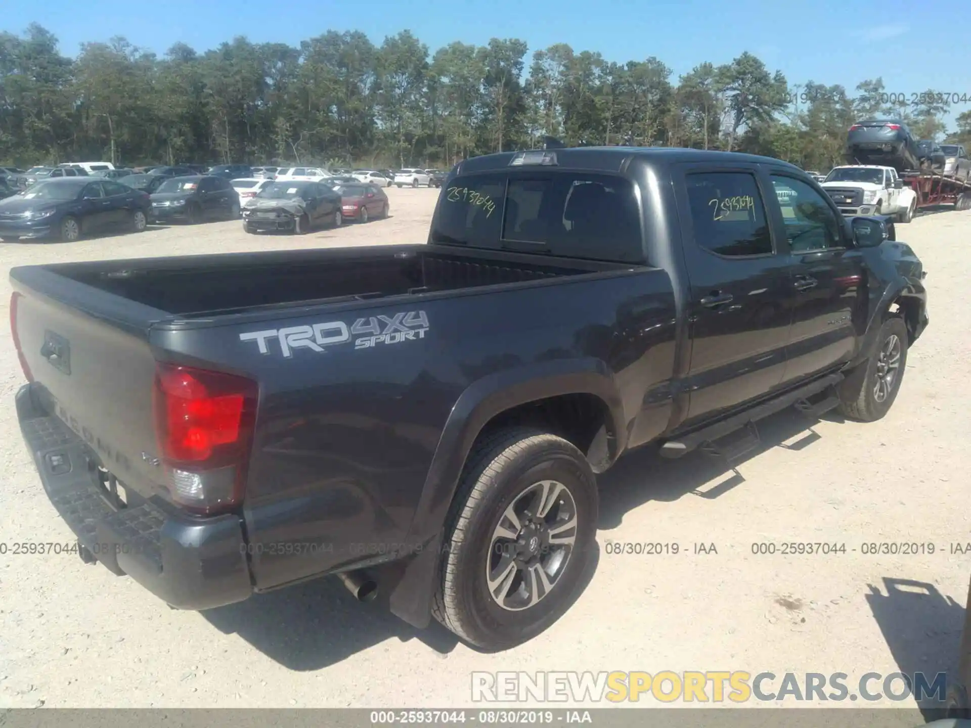 4 Фотография поврежденного автомобиля 3TMDZ5BN1KM074718 TOYOTA TACOMA 2019