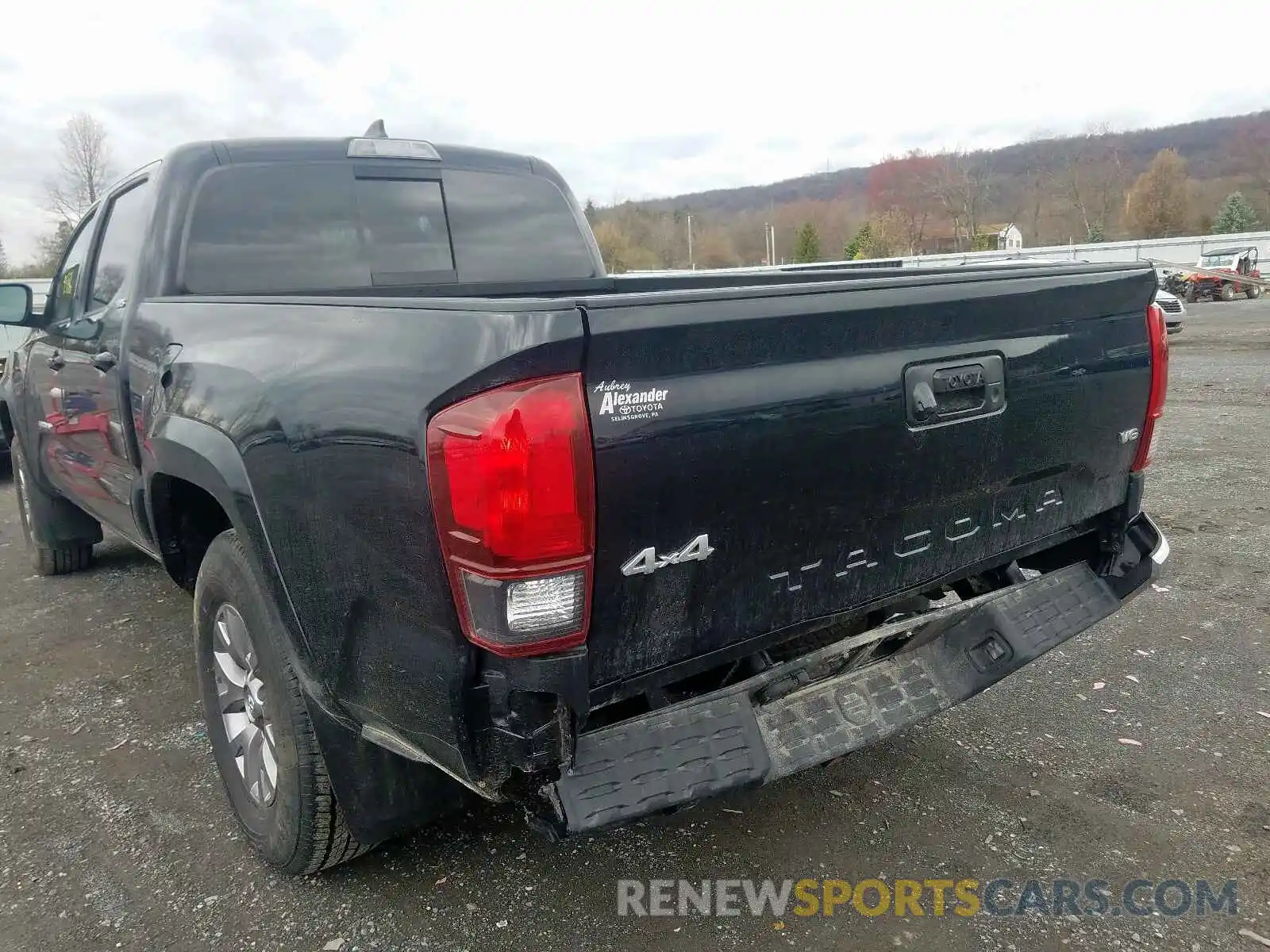 9 Photograph of a damaged car 3TMDZ5BN3KM055460 TOYOTA TACOMA 2019