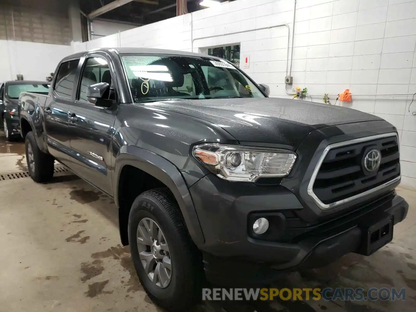 1 Photograph of a damaged car 3TMDZ5BN4KM068542 TOYOTA TACOMA 2019