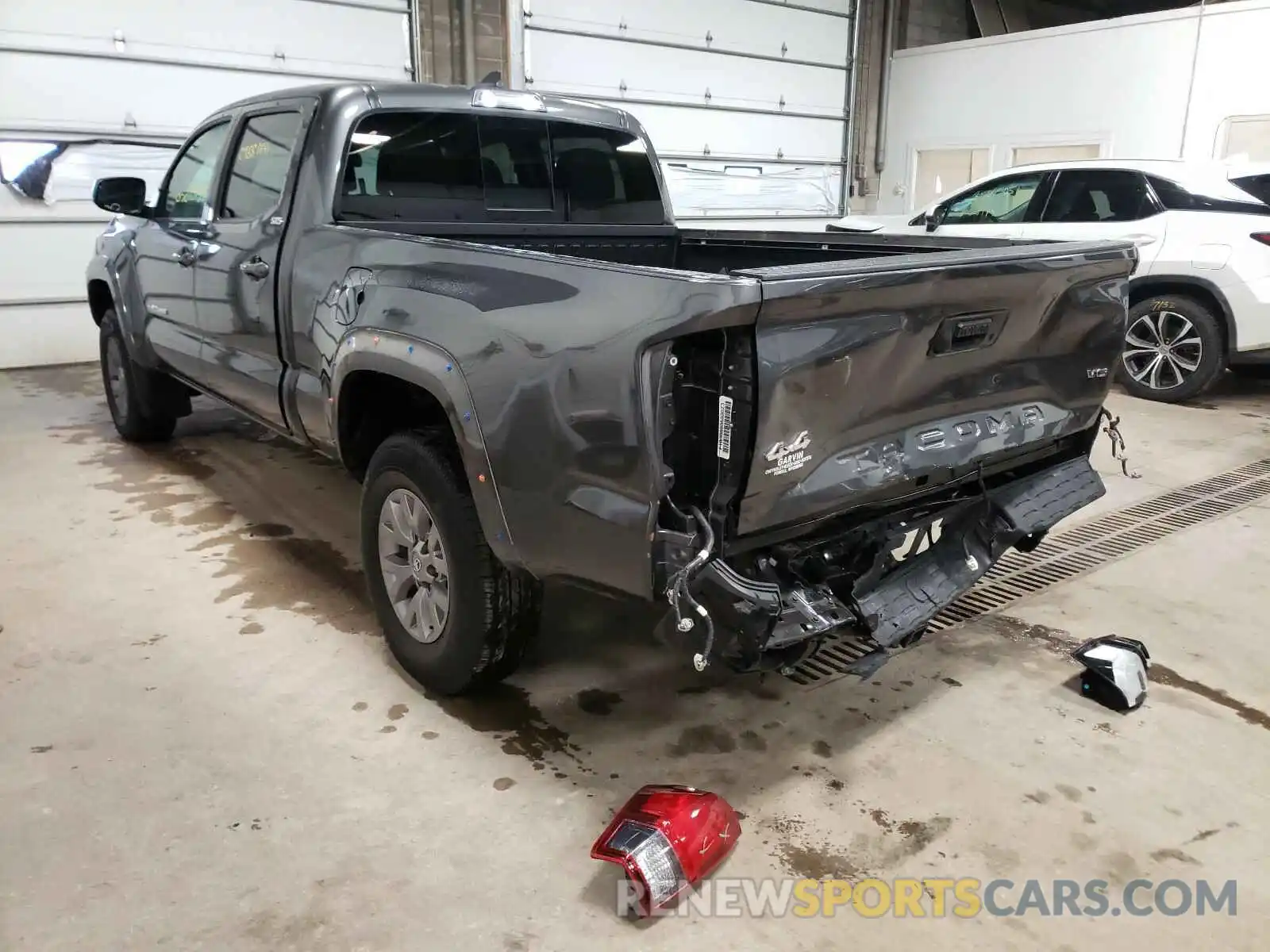 3 Photograph of a damaged car 3TMDZ5BN4KM068542 TOYOTA TACOMA 2019