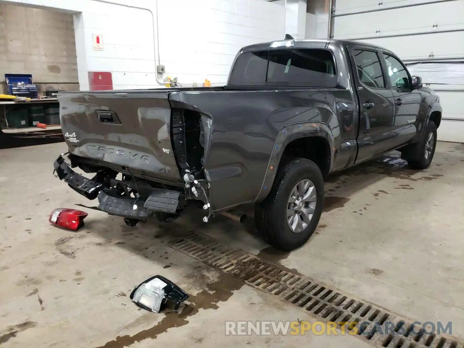 4 Photograph of a damaged car 3TMDZ5BN4KM068542 TOYOTA TACOMA 2019