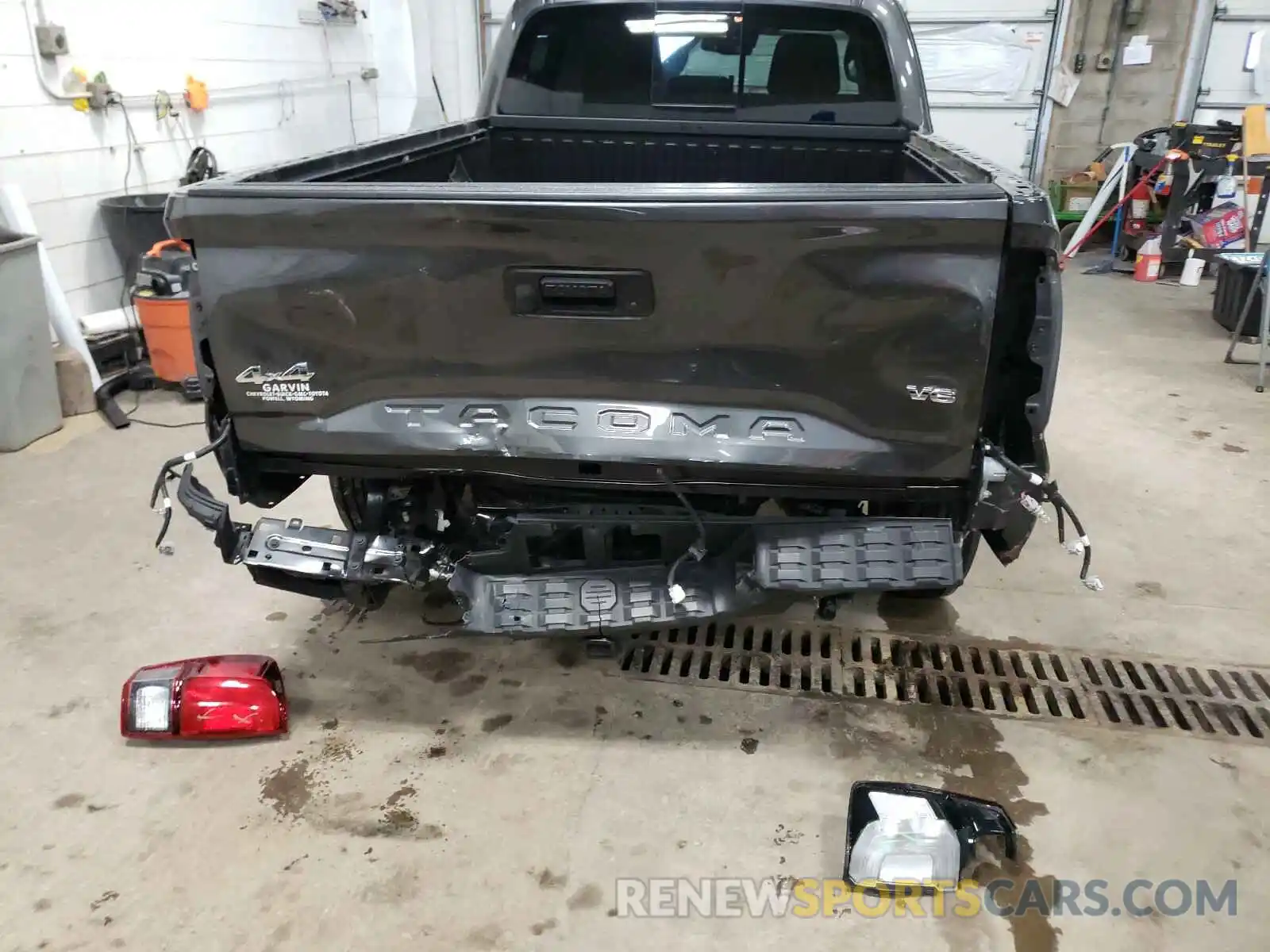 9 Photograph of a damaged car 3TMDZ5BN4KM068542 TOYOTA TACOMA 2019