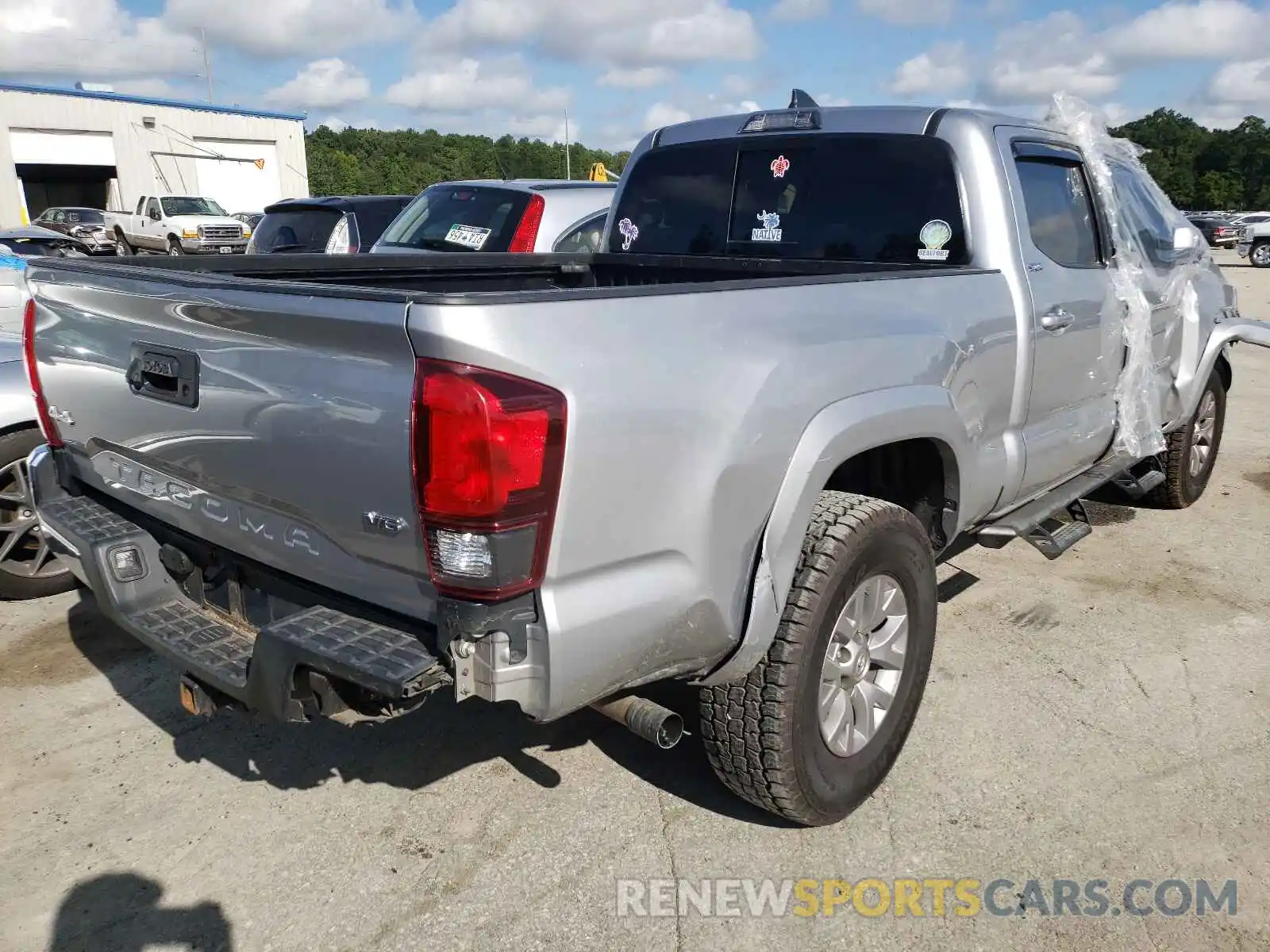 4 Photograph of a damaged car 3TMDZ5BN5KM065150 TOYOTA TACOMA 2019