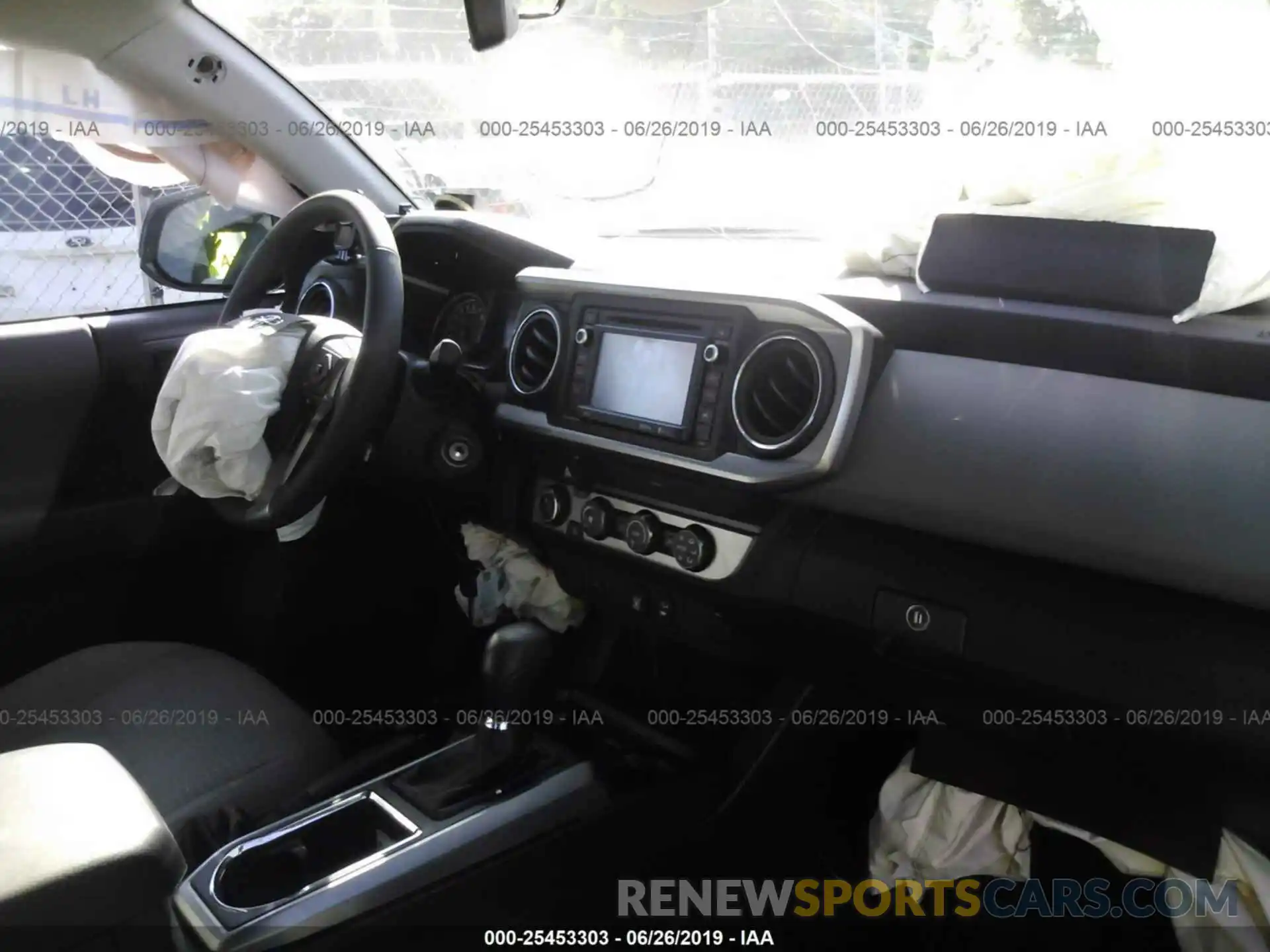 5 Photograph of a damaged car 3TMDZ5BN5KM069117 TOYOTA TACOMA 2019