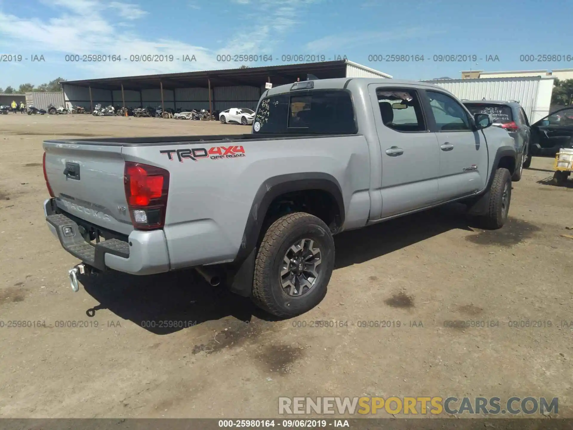 4 Фотография поврежденного автомобиля 3TMDZ5BN5KM070168 TOYOTA TACOMA 2019