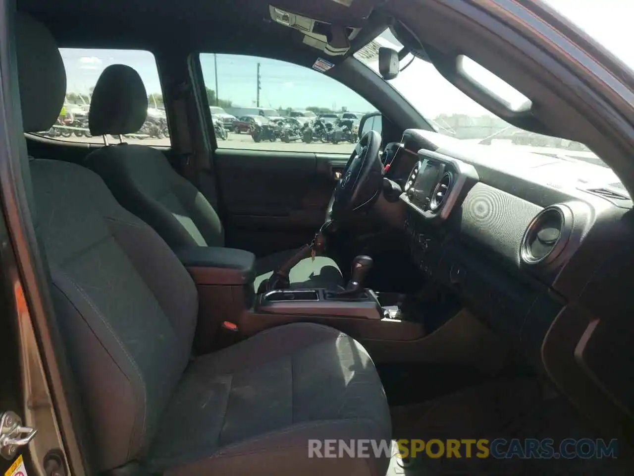 5 Photograph of a damaged car 3TMDZ5BN6KM060037 TOYOTA TACOMA 2019