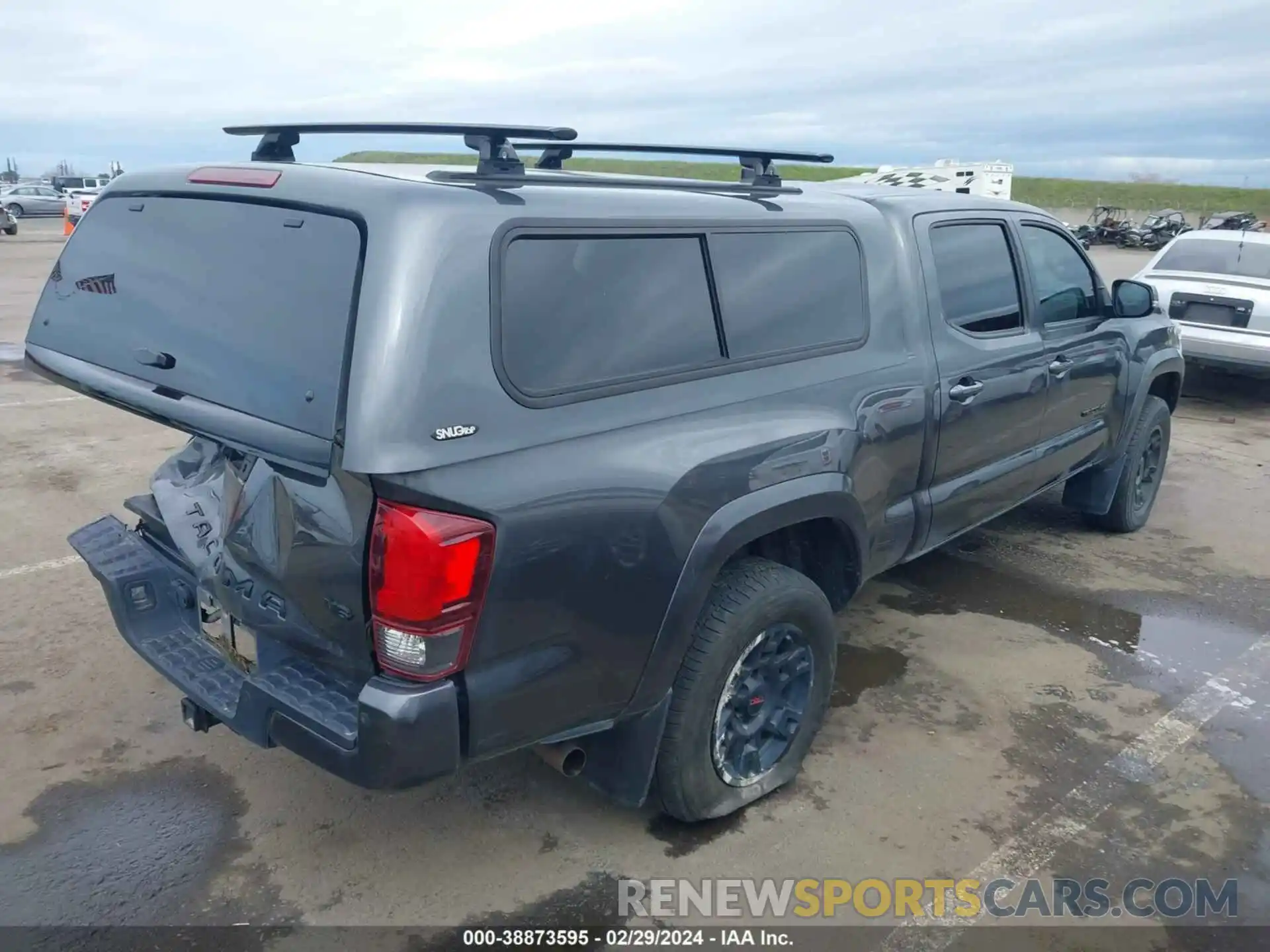 4 Photograph of a damaged car 3TMDZ5BN7KM073296 TOYOTA TACOMA 2019