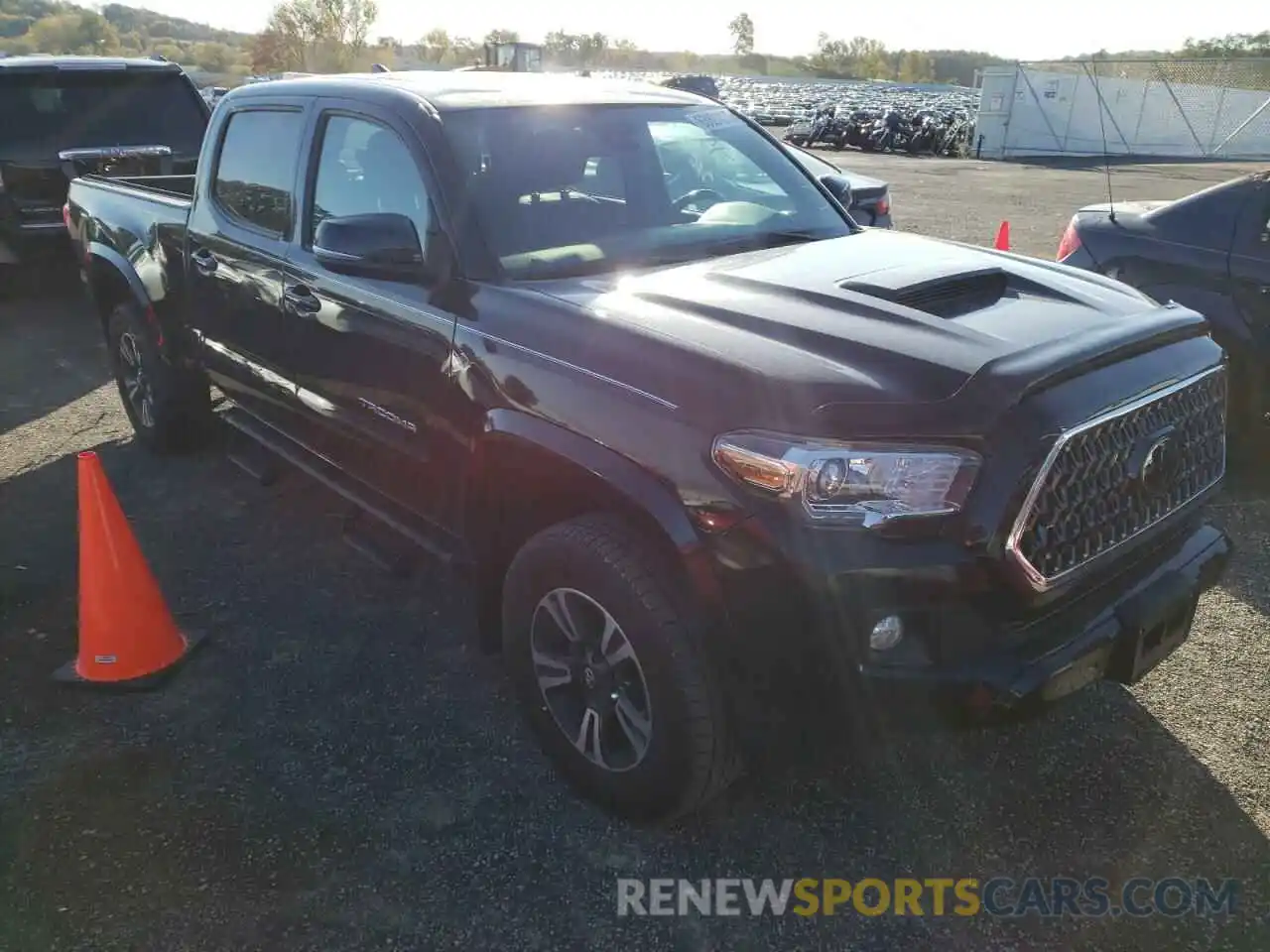 1 Photograph of a damaged car 3TMDZ5BN8KM055664 TOYOTA TACOMA 2019