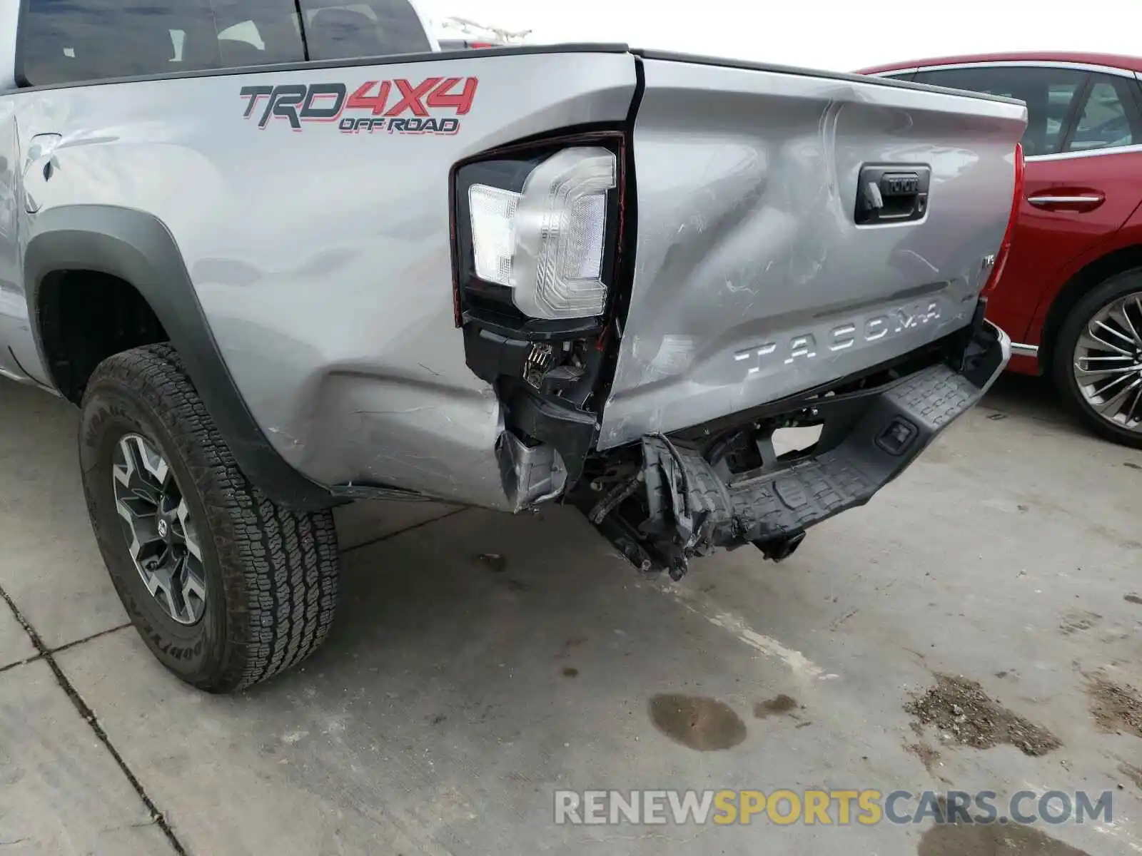 9 Photograph of a damaged car 3TMDZ5BN8KM060458 TOYOTA TACOMA 2019