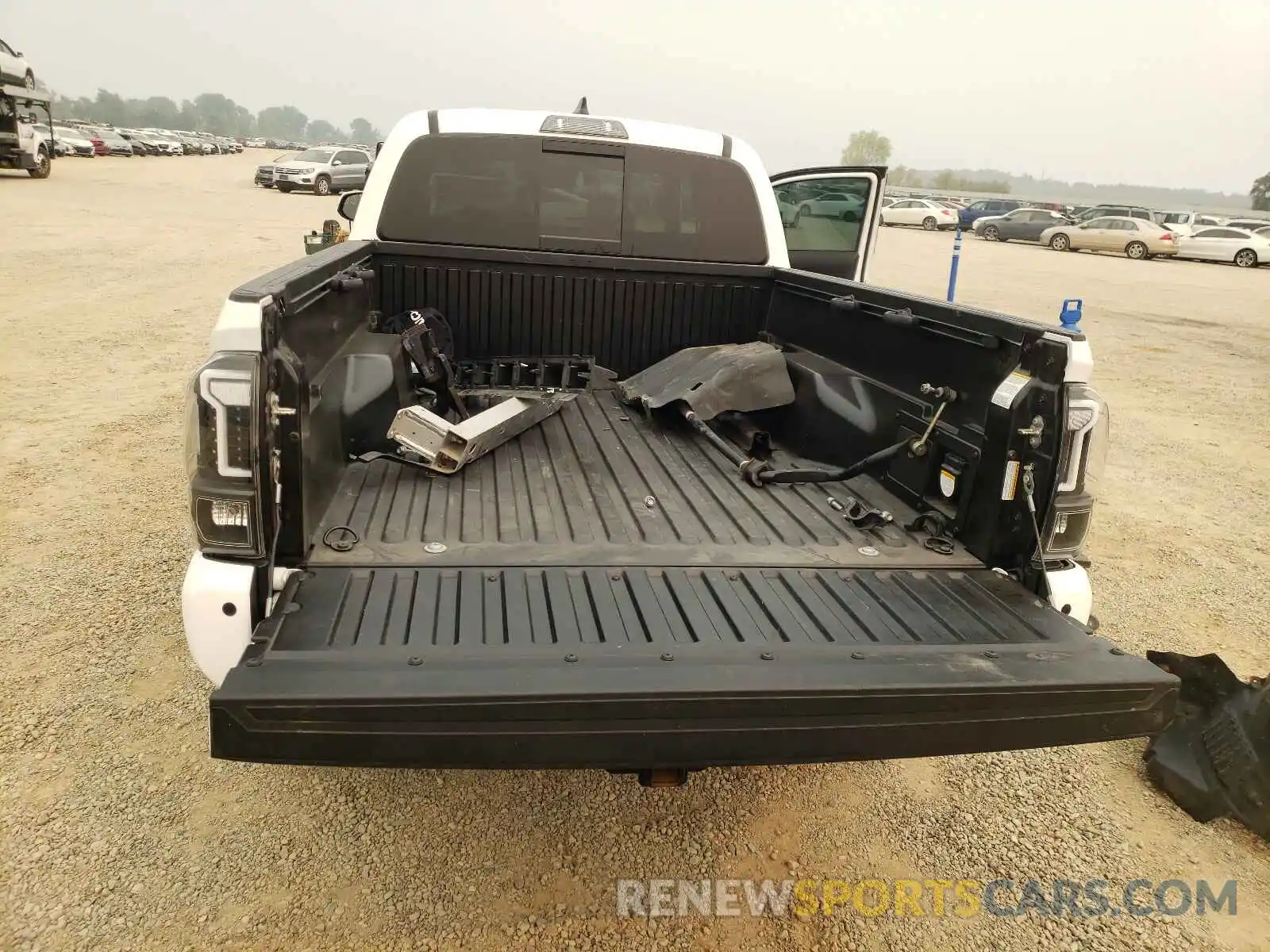 9 Photograph of a damaged car 3TMDZ5BN9KM062977 TOYOTA TACOMA 2019