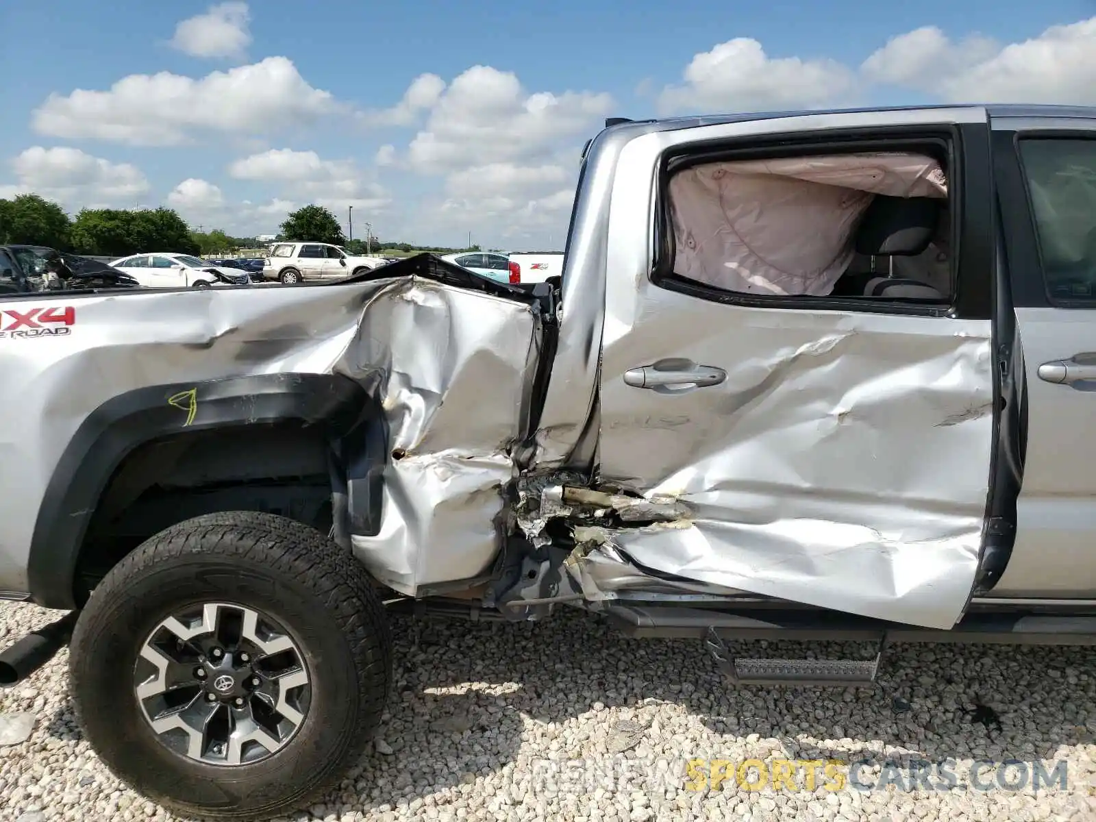 9 Photograph of a damaged car 3TMDZ5BN9KM066107 TOYOTA TACOMA 2019