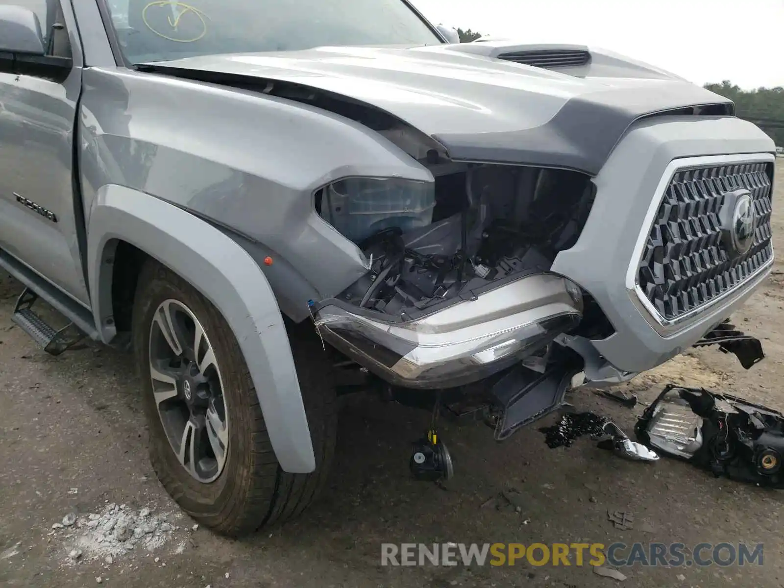 9 Photograph of a damaged car 3TMDZ5BN9KM070898 TOYOTA TACOMA 2019