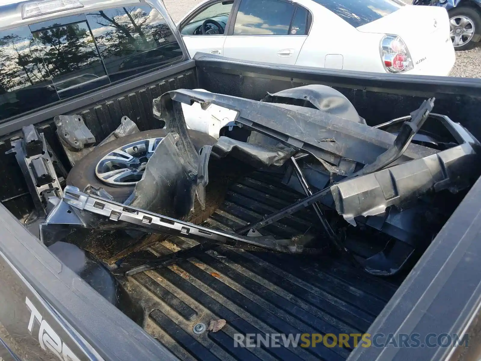 9 Photograph of a damaged car 3TMDZ5BN9KM072442 TOYOTA TACOMA 2019