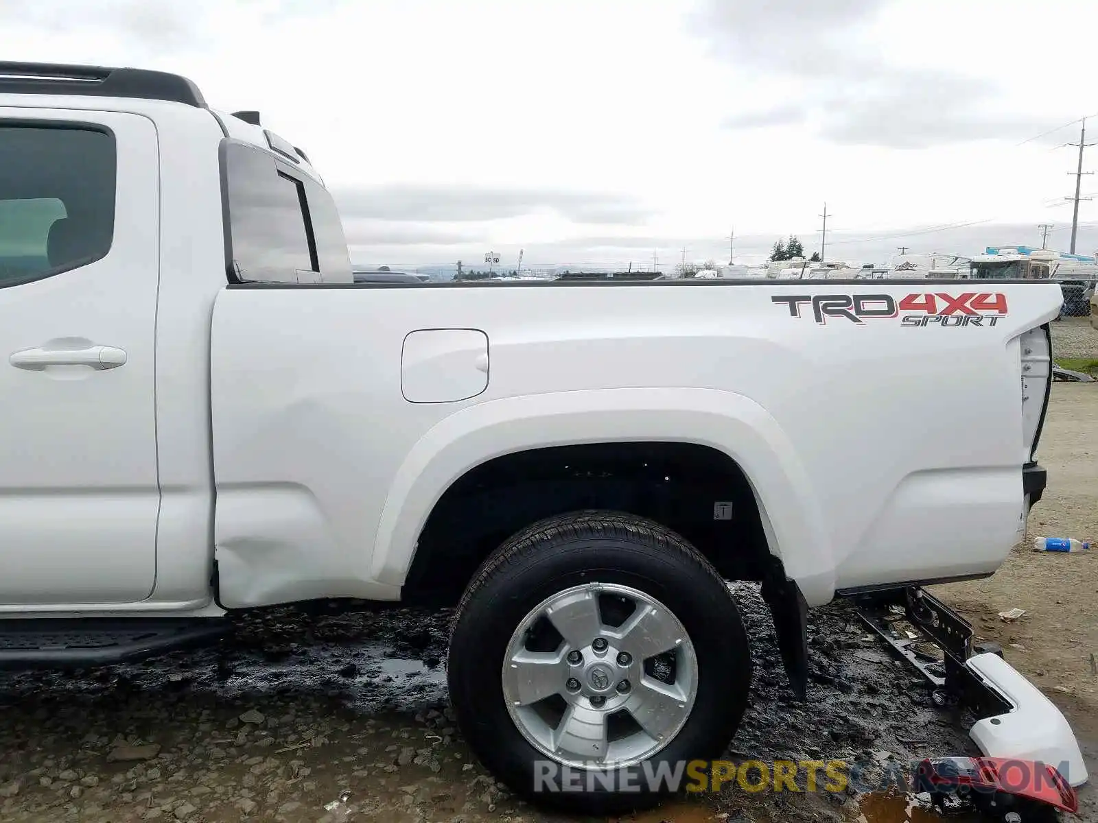 9 Photograph of a damaged car 3TMDZ5BNXKM064964 TOYOTA TACOMA 2019