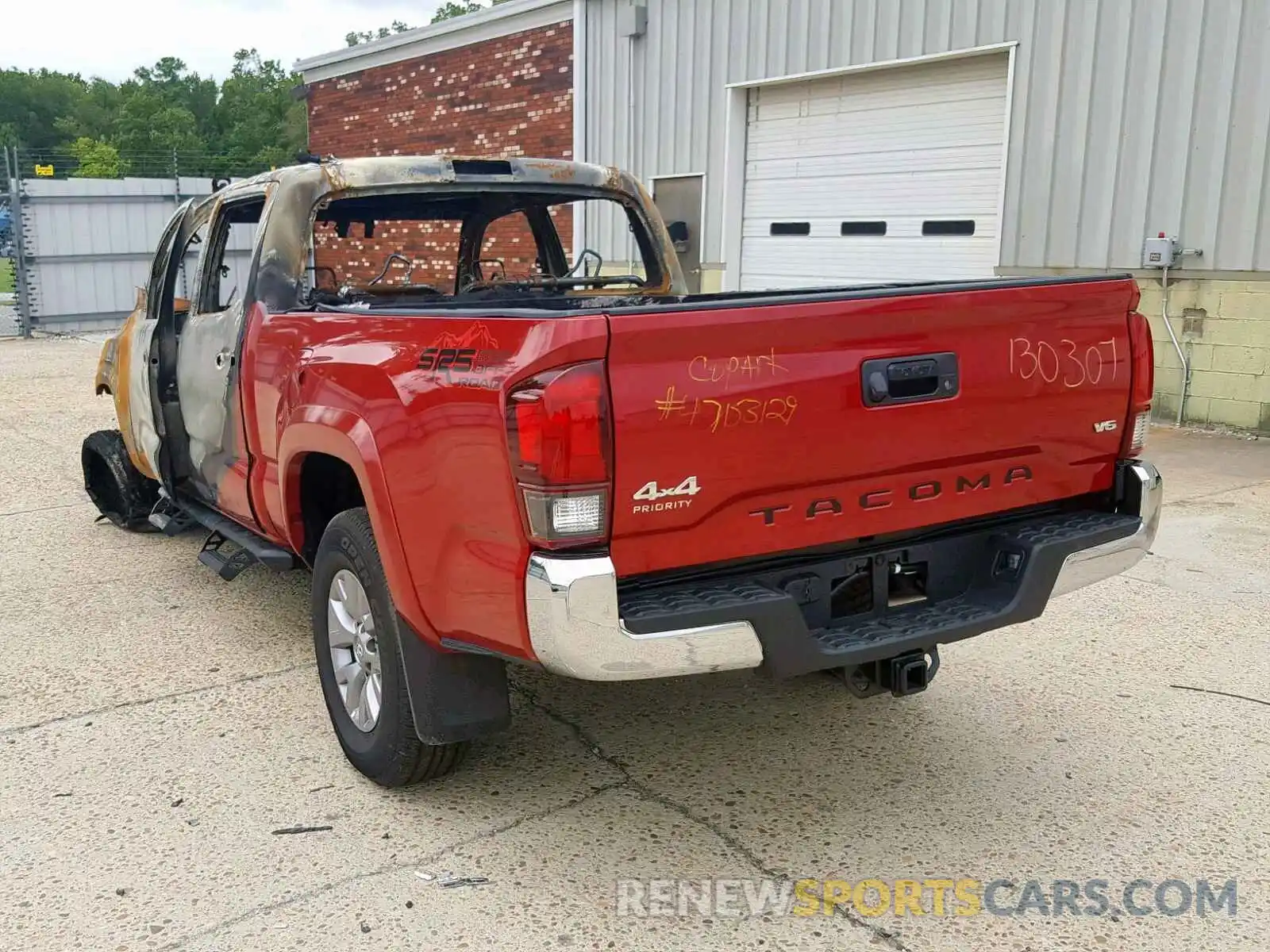 3 Photograph of a damaged car 3TMDZ5BNXKM065001 TOYOTA TACOMA 2019