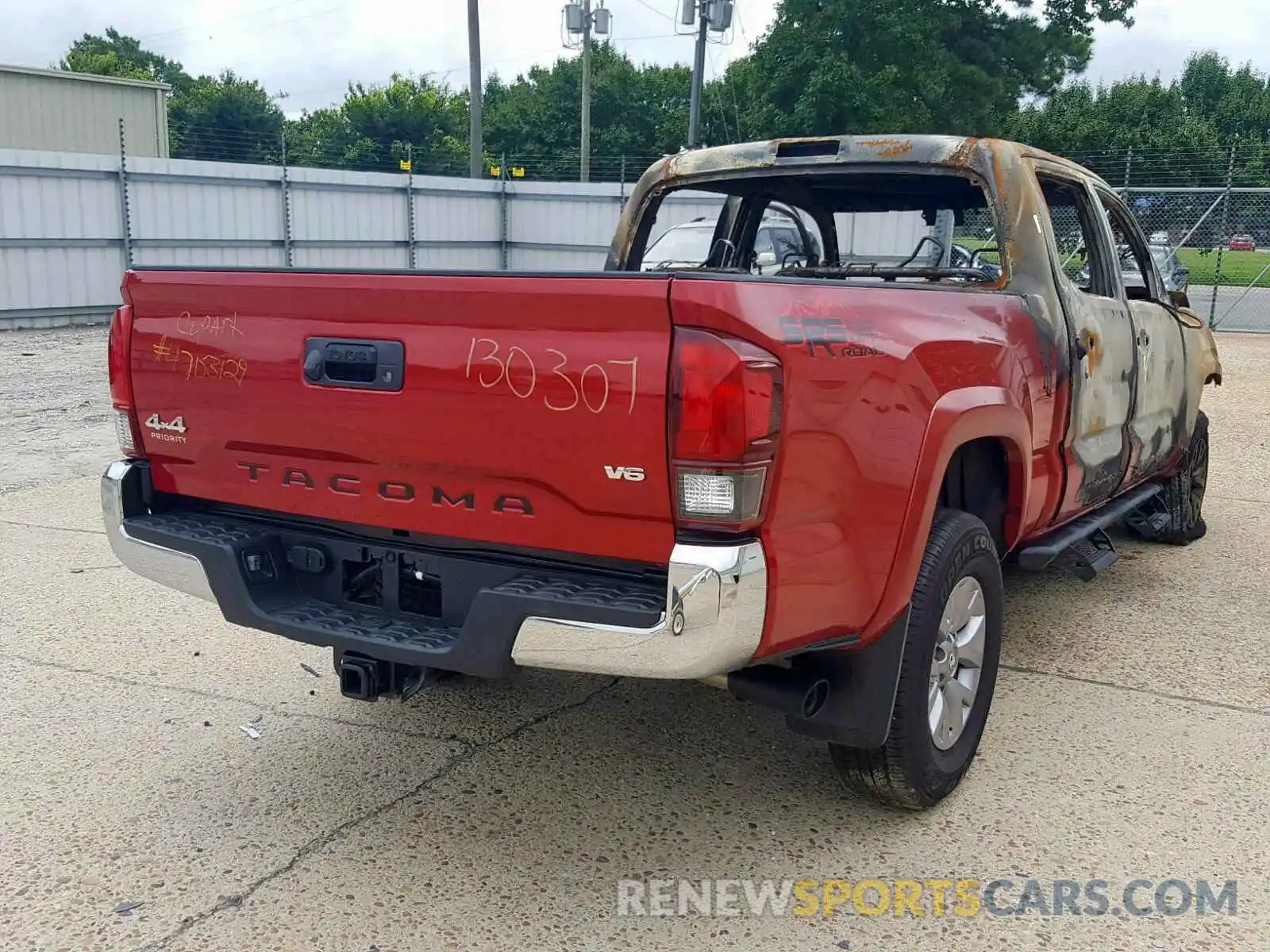 4 Photograph of a damaged car 3TMDZ5BNXKM065001 TOYOTA TACOMA 2019