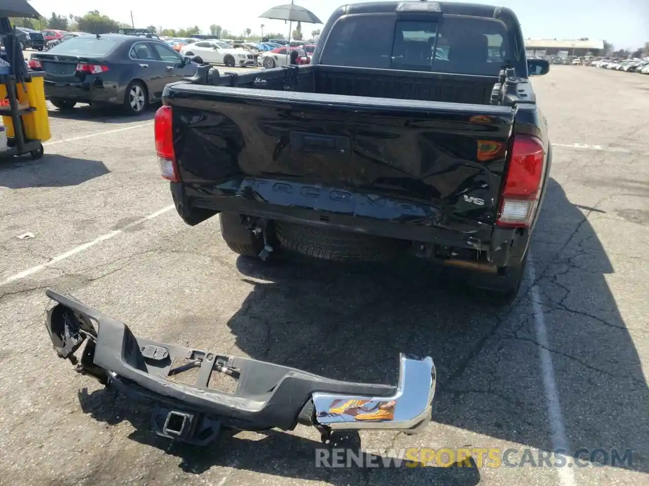 9 Photograph of a damaged car 3TMDZ5BNXKM067637 TOYOTA TACOMA 2019