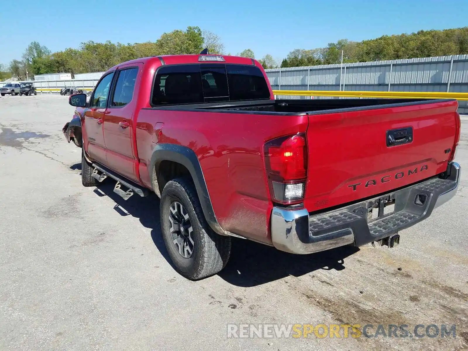 3 Photograph of a damaged car 3TMDZ5BNXKM072563 TOYOTA TACOMA 2019