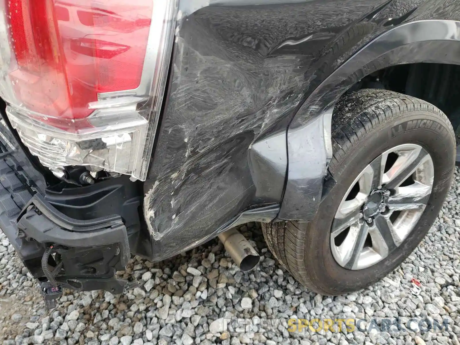 9 Photograph of a damaged car 3TMGZ5AN5KM255982 TOYOTA TACOMA 2019