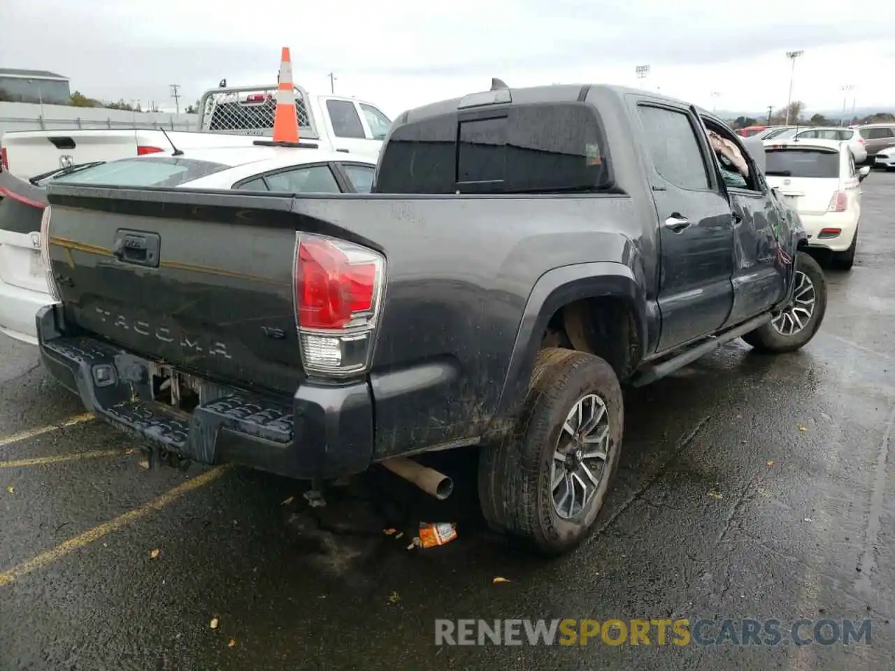 4 Photograph of a damaged car 3TMGZ5AN6KM188986 TOYOTA TACOMA 2019