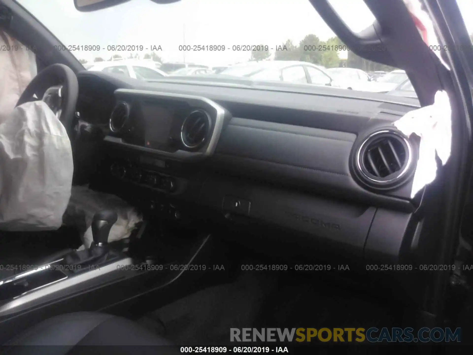 5 Photograph of a damaged car 3TMGZ5AN7KM202992 TOYOTA TACOMA 2019