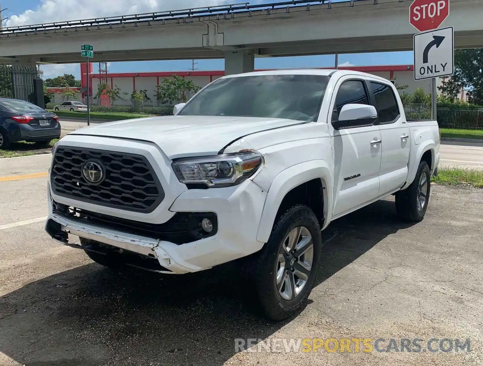 1 Photograph of a damaged car 3TMGZ5AN7KM263288 TOYOTA TACOMA 2019