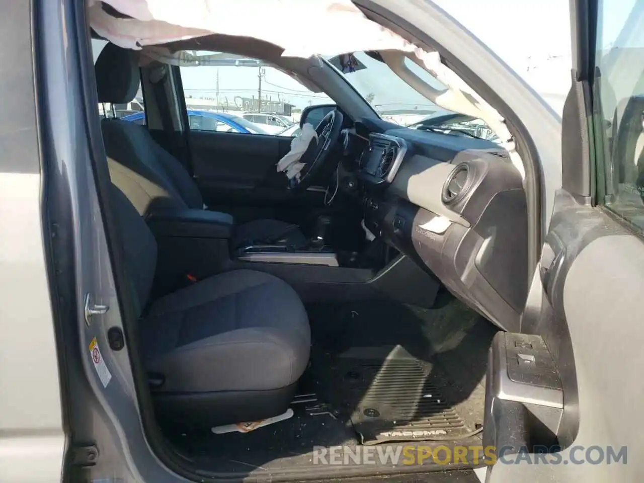 5 Photograph of a damaged car 5TFAX5GN0KX134418 TOYOTA TACOMA 2019