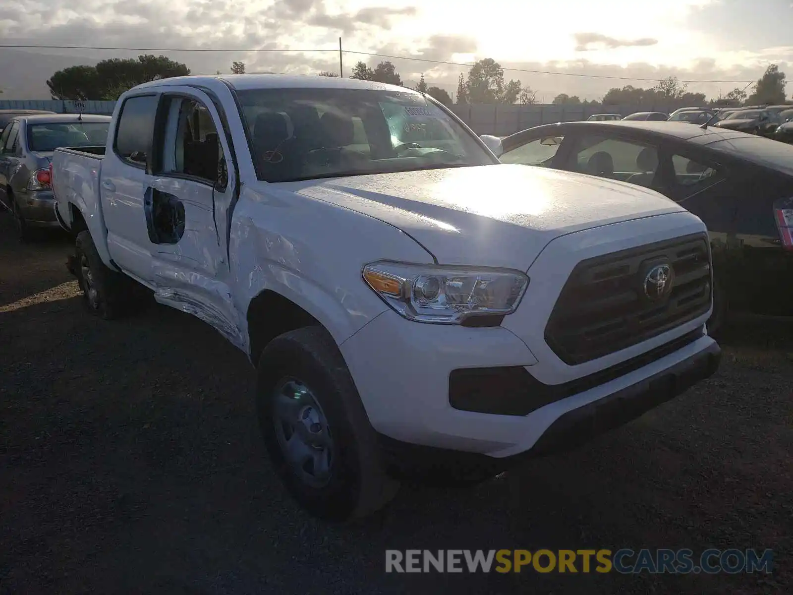 1 Фотография поврежденного автомобиля 5TFAX5GN0KX159674 TOYOTA TACOMA 2019