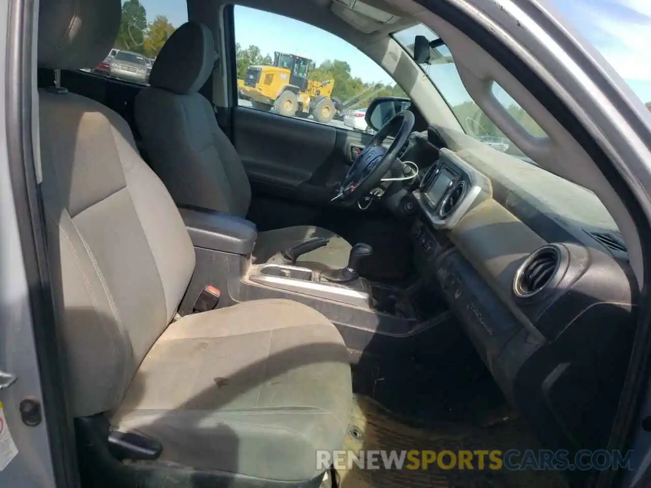 5 Photograph of a damaged car 5TFAX5GN1KX141250 TOYOTA TACOMA 2019