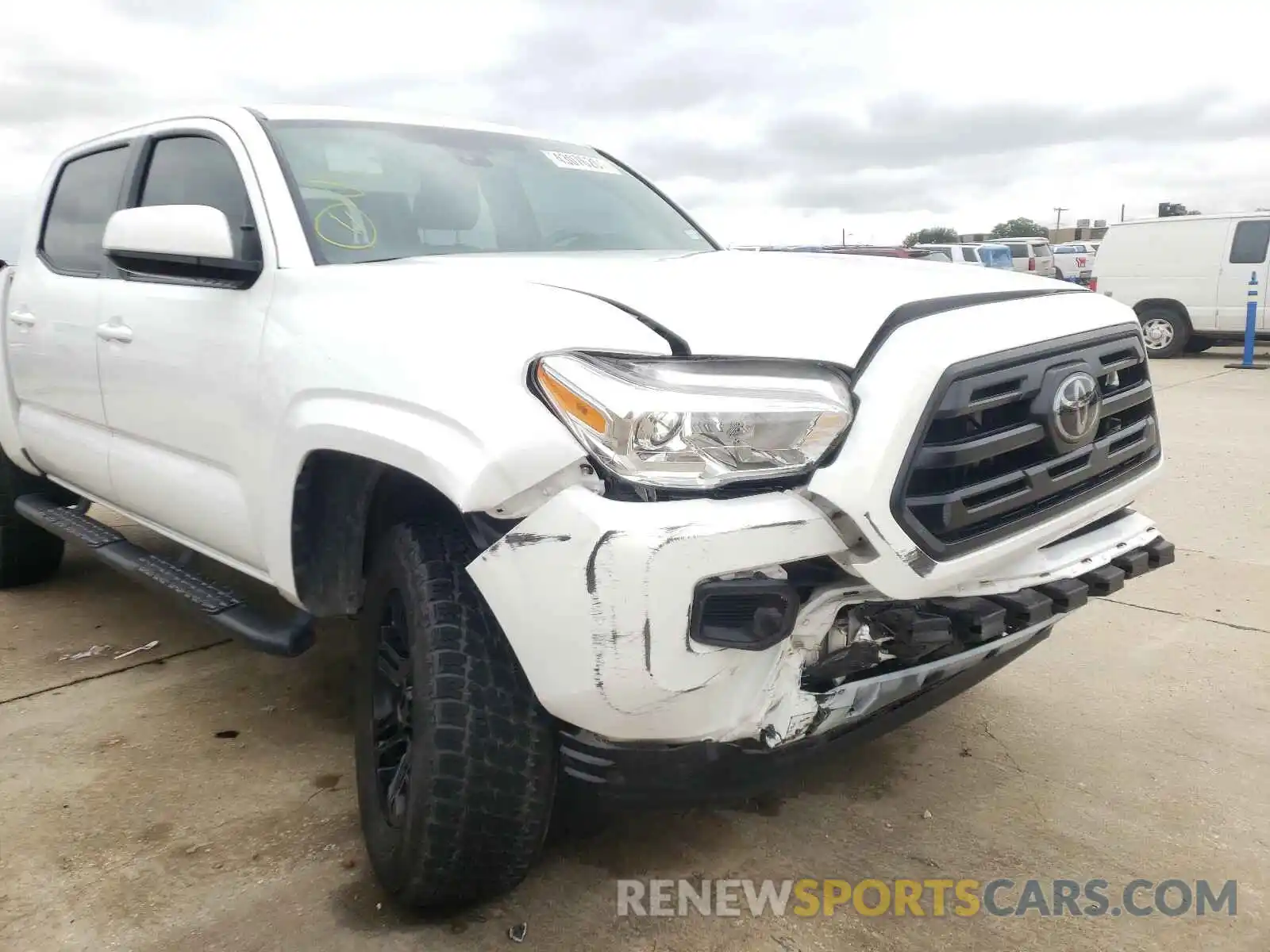 9 Photograph of a damaged car 5TFAX5GN1KX142088 TOYOTA TACOMA 2019