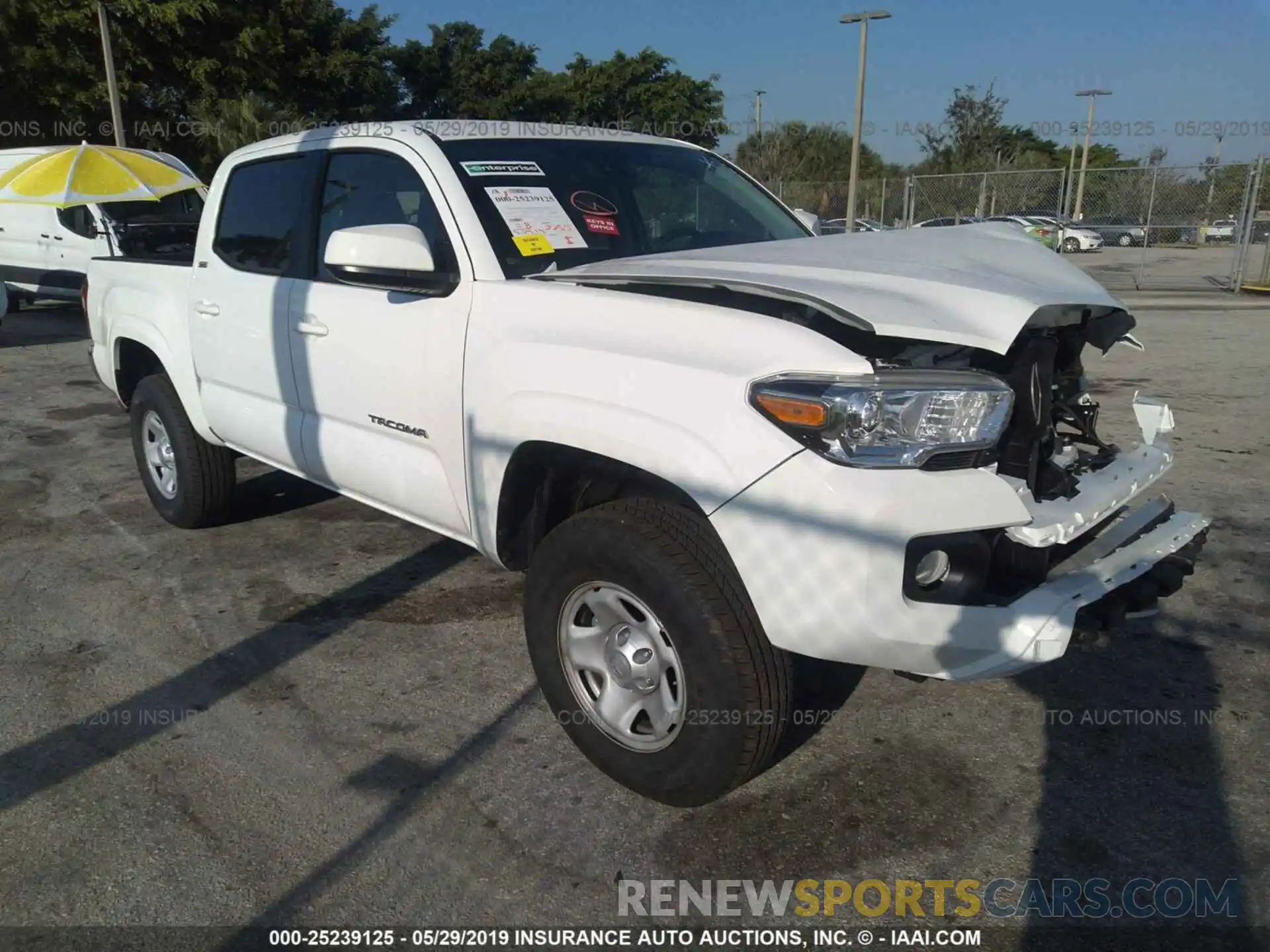 1 Фотография поврежденного автомобиля 5TFAX5GN1KX142656 TOYOTA TACOMA 2019