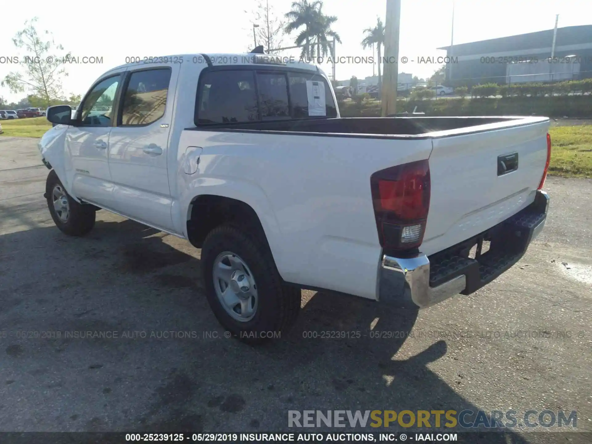 3 Фотография поврежденного автомобиля 5TFAX5GN1KX142656 TOYOTA TACOMA 2019