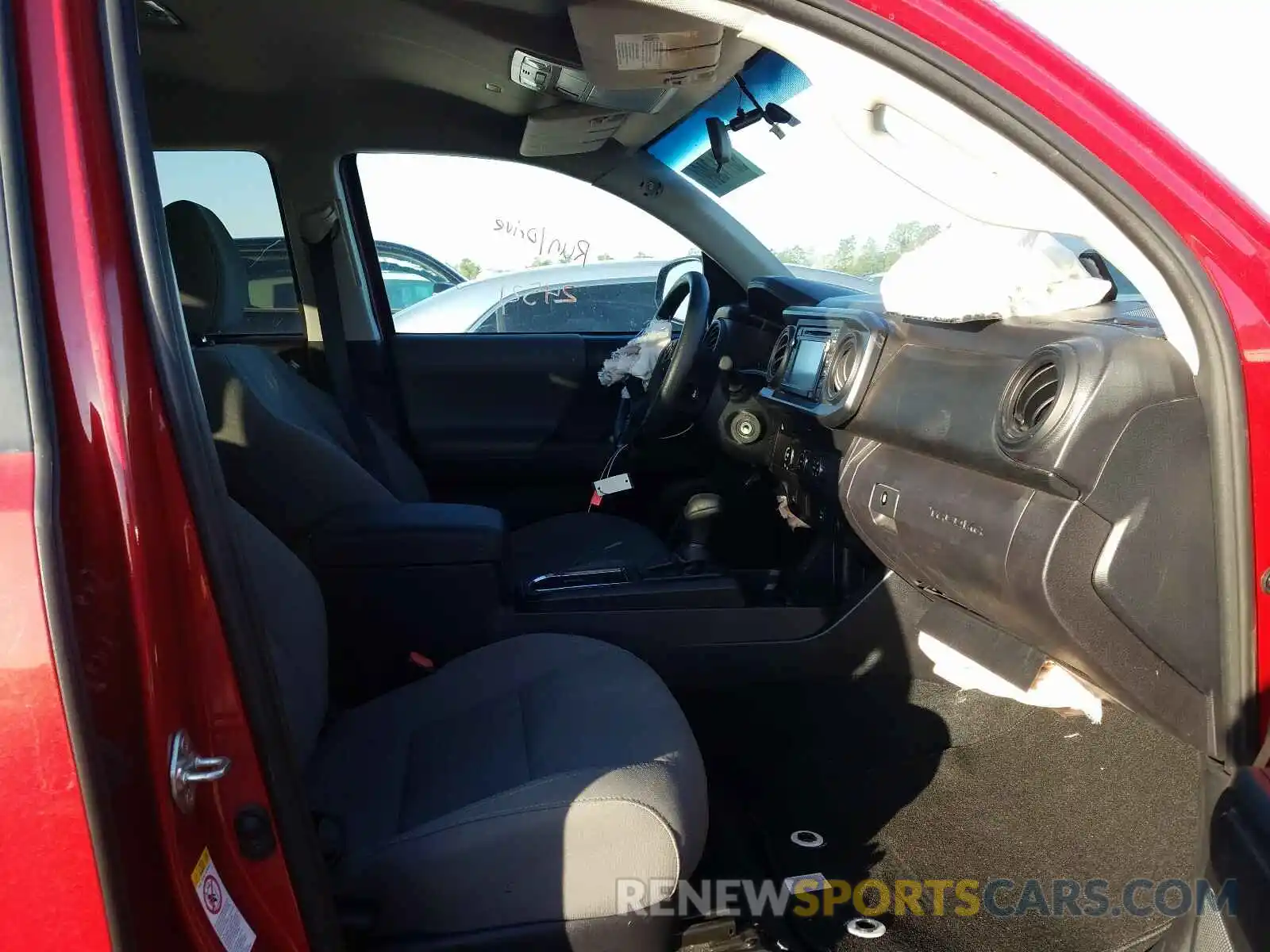 5 Photograph of a damaged car 5TFAX5GN1KX157402 TOYOTA TACOMA 2019