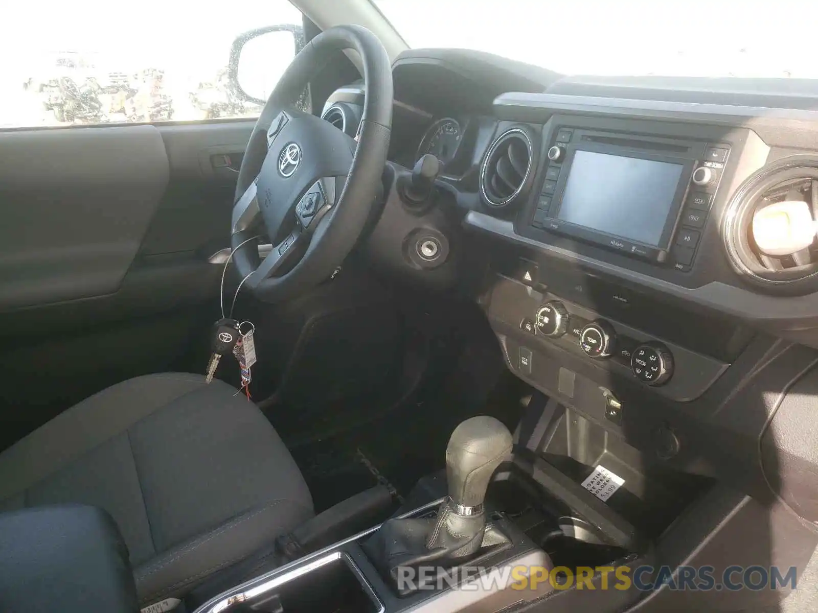 9 Фотография поврежденного автомобиля 5TFAX5GN1KX159263 TOYOTA TACOMA 2019